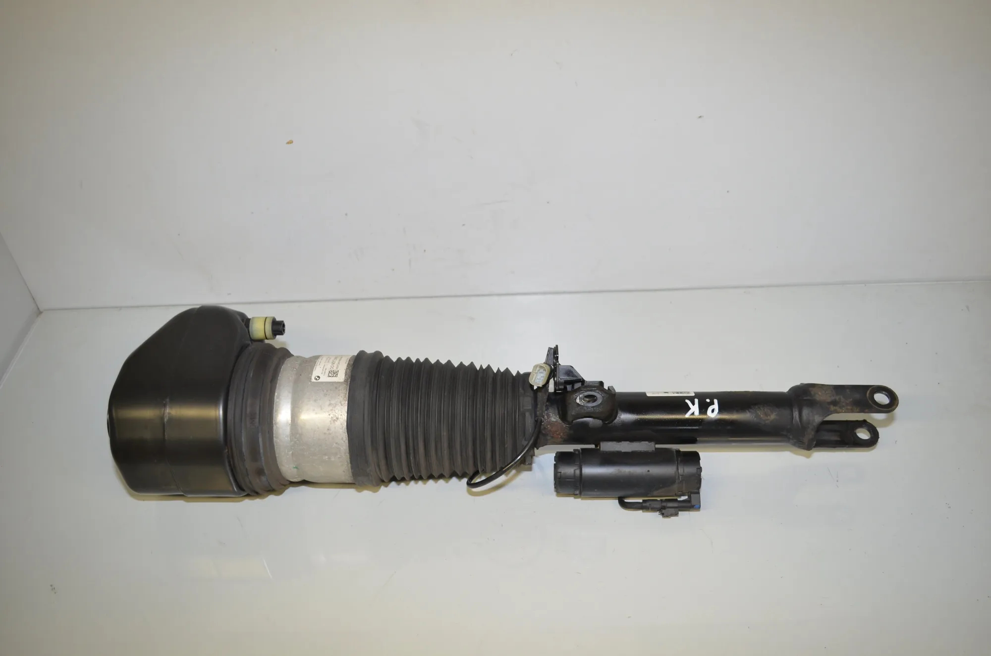 Front Left Shock Absorber – OEM 7915969 · BMW 7 (G11, G12) 730 d 2016