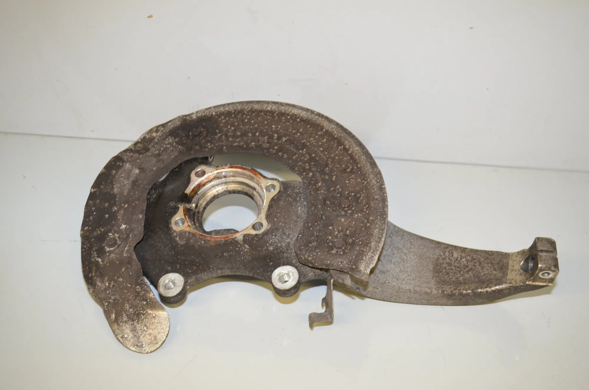 Front Left Wheel Hub – OEM 6884377 · BMW 7 (G11, G12) 730 d 2016 – 2