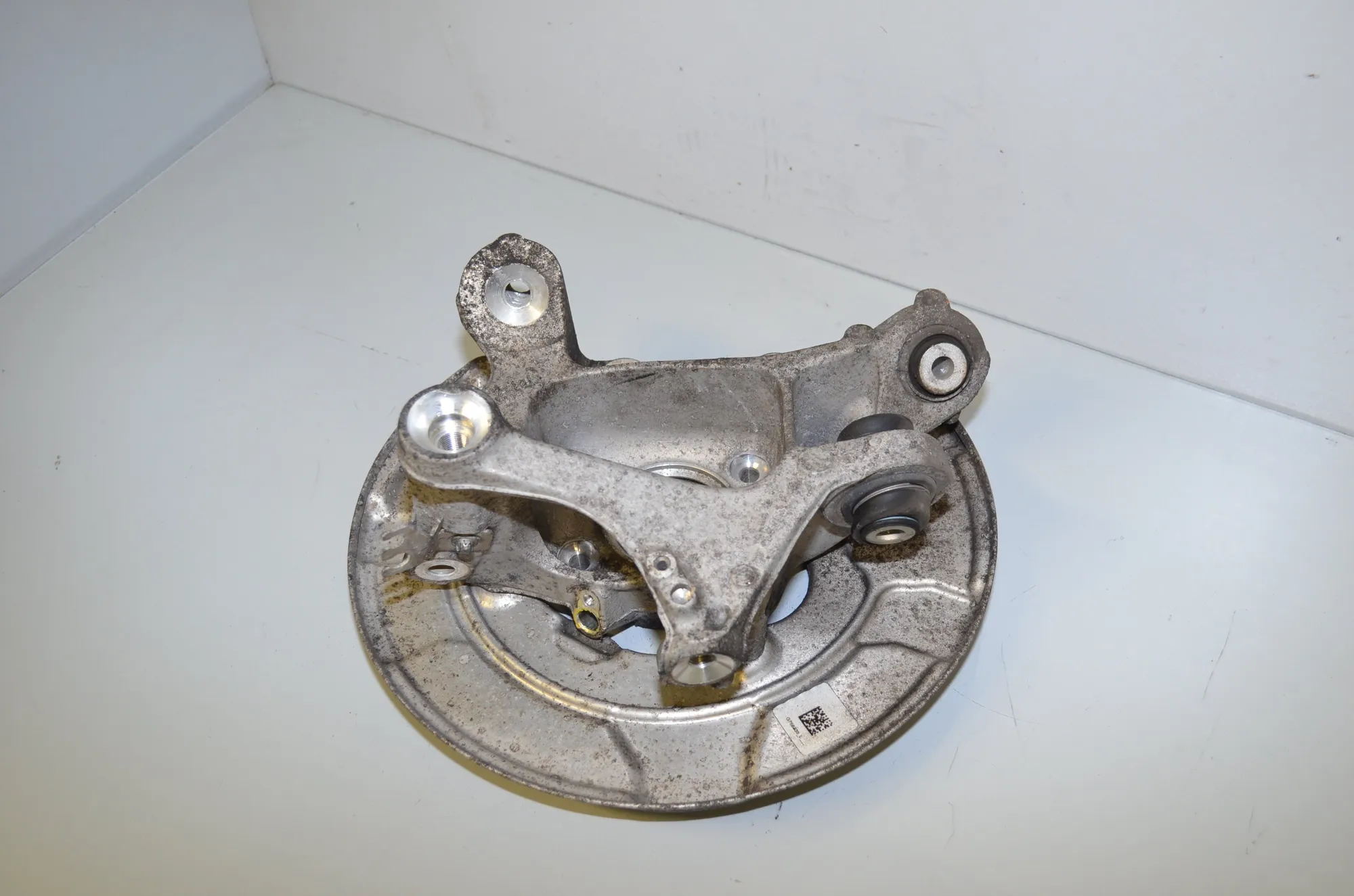 Rear Left Wheel Hub Spindle – OEM 6865661 · BMW 7 (G11, G12) 730 d 2016 – 4