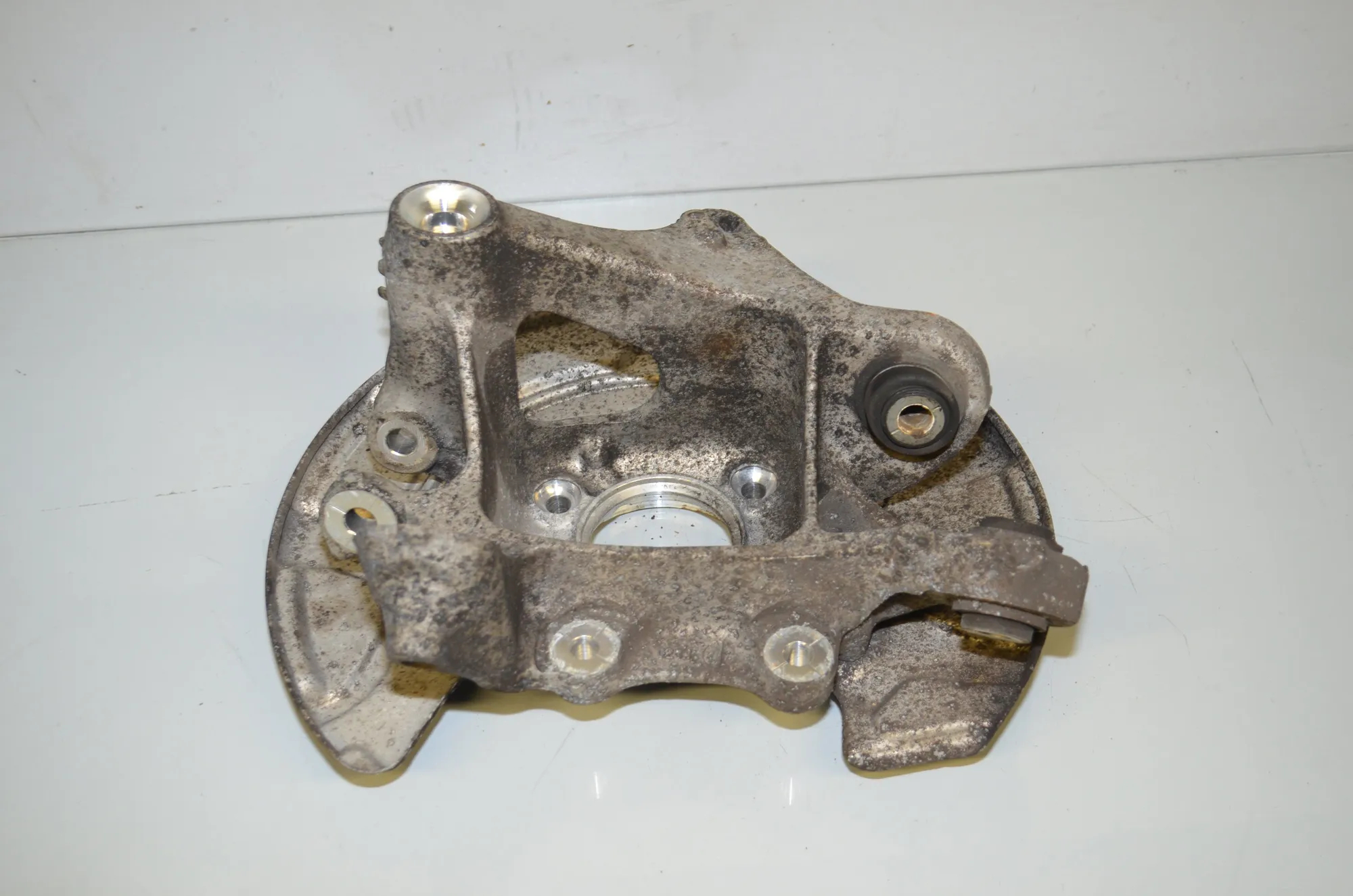 Rear Right Wheel Hub – OEM 6865662 · BMW 7 (G11, G12) 730 d 2016 – 3