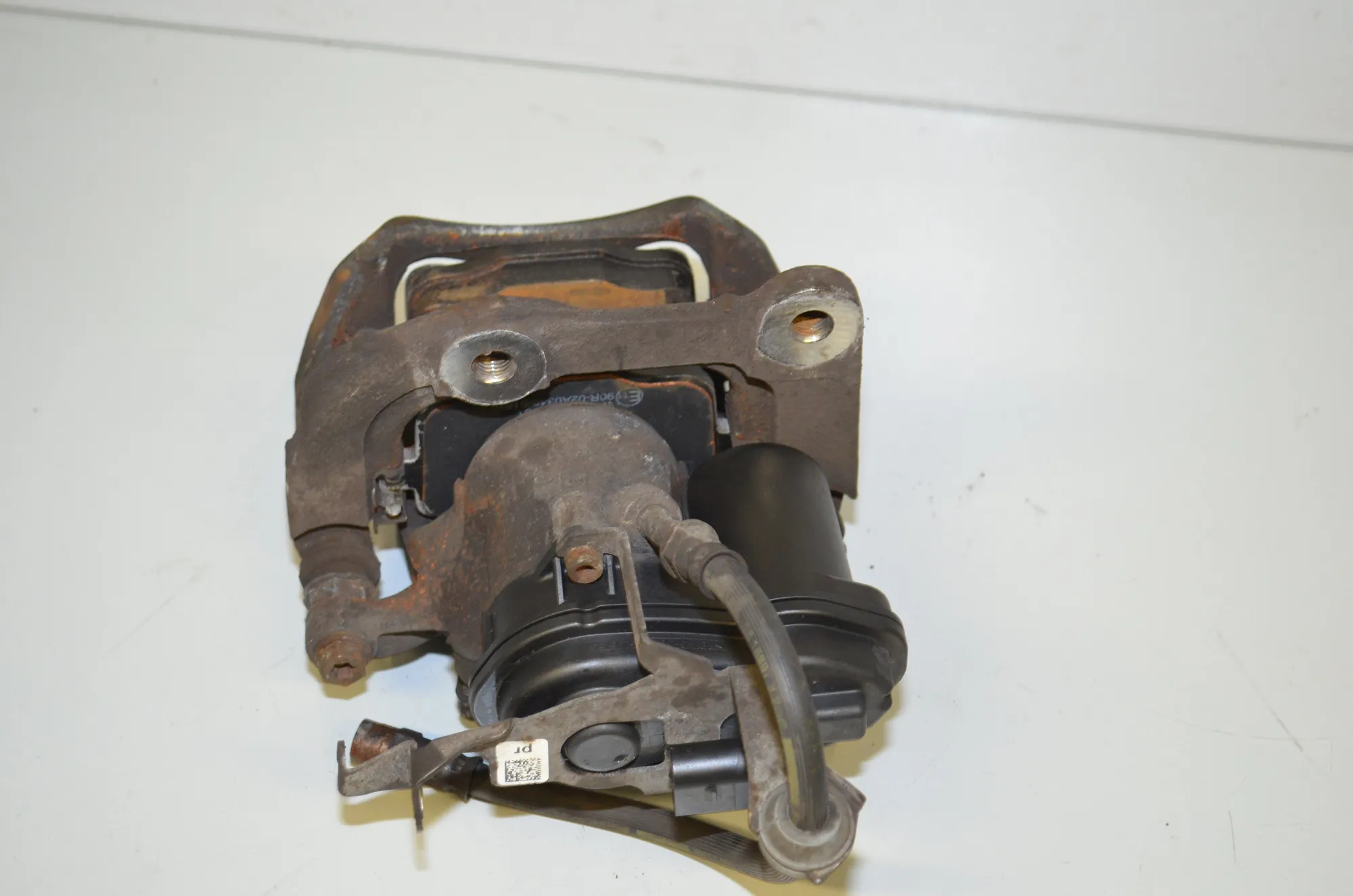 Rear Right Brake Caliper – OEM 6870572 · BMW 7 (G11, G12) 730 d 2016 – 4
