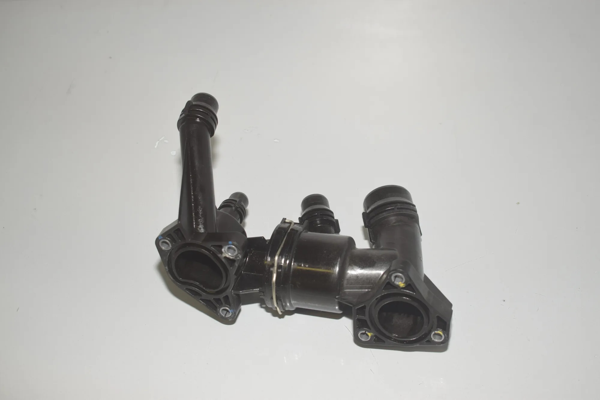 Thermostate Frame – OEM 8576289 · BMW 7 (G11, G12) 730 d 2016 – 3