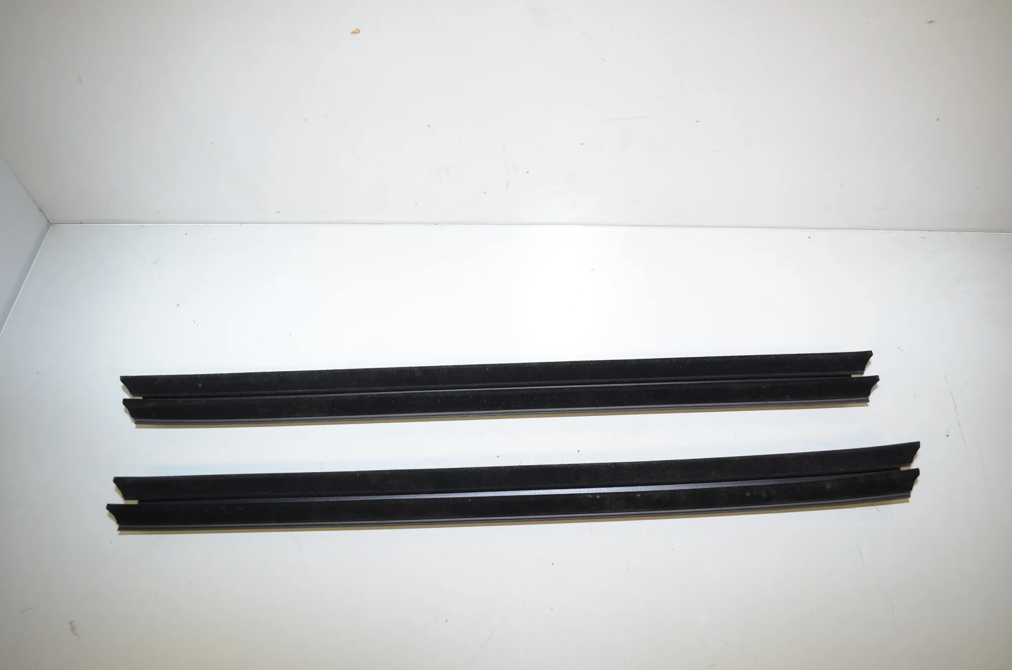 Rear Right Door Window Strip – OEM 7355523 · BMW 7 (G11, G12) 730 d 2016
