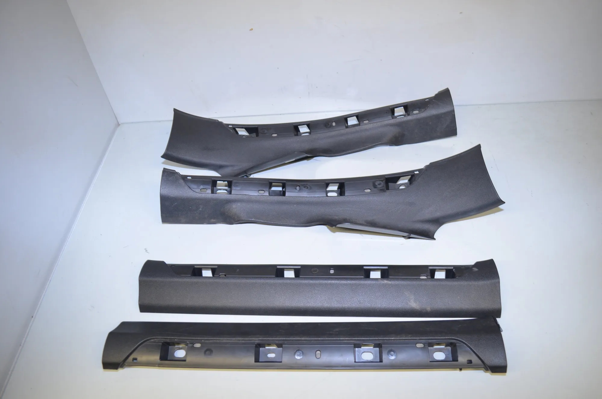 Front Right Interior Step Trim – OEM 7343494 · BMW 7 (G11, G12) 730 d 2016 – 2