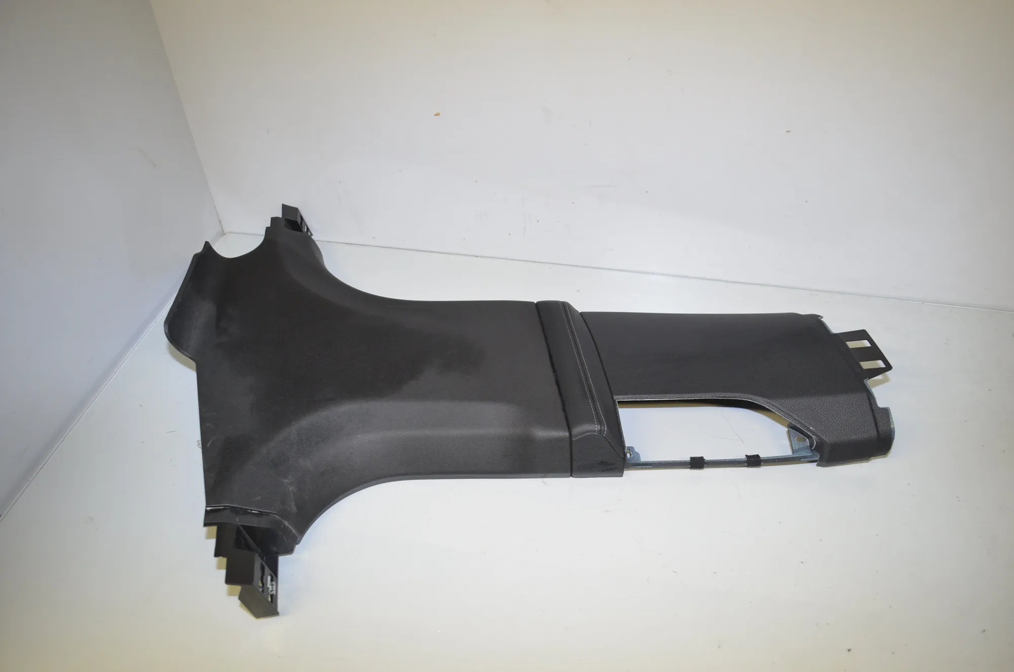 Right Side B Pillar Trim – OEM 7355332 · BMW 7 (G11, G12) 730 d 2016
