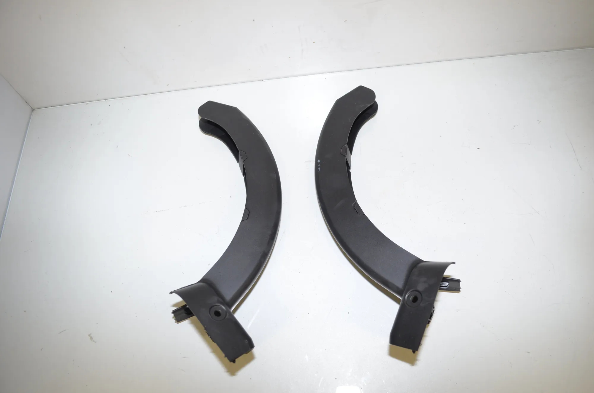 Hinge Trim – OEM 7371812 · BMW 7 (G11, G12) 730 d 2016