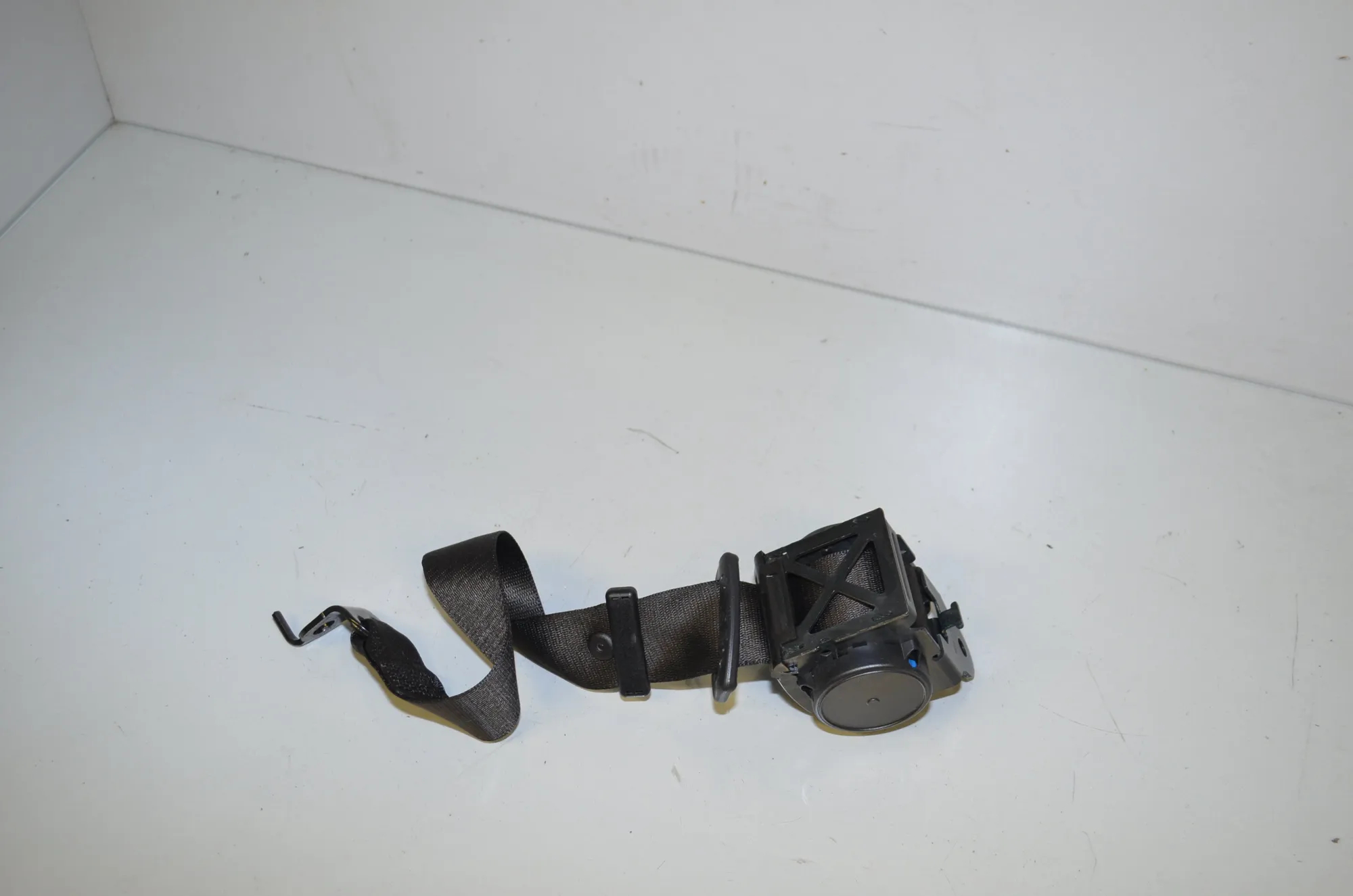 Rear Middle Seatbelt – OEM 7402527 · BMW 7 (G11, G12) 730 d 2016 – 4