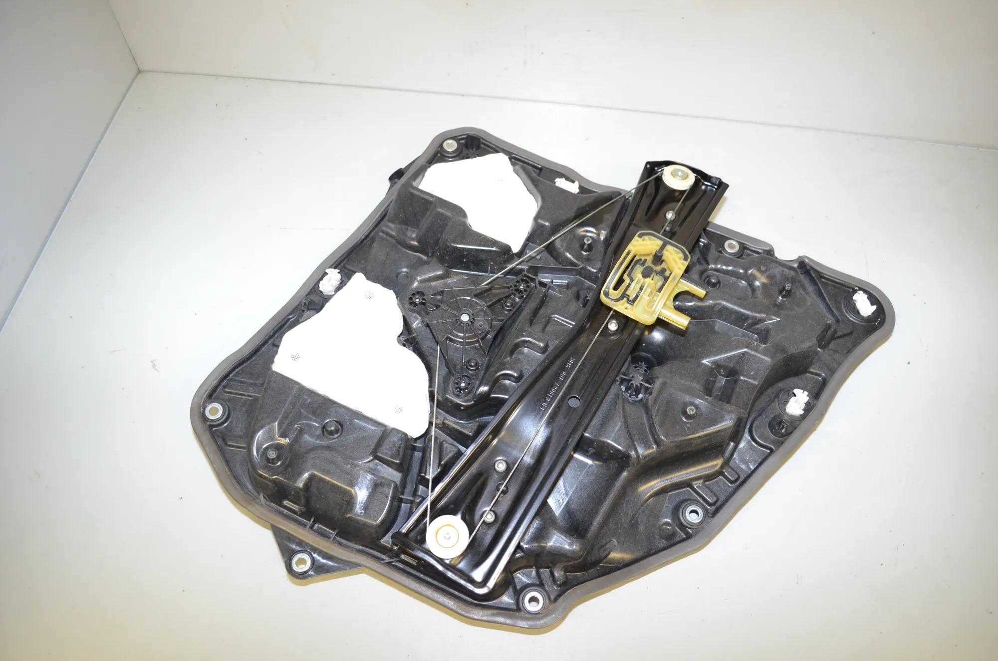 Rear Left Door Window Regulator – OEM 7479065 · BMW 7 (G11, G12) 730 d 2016 – 3