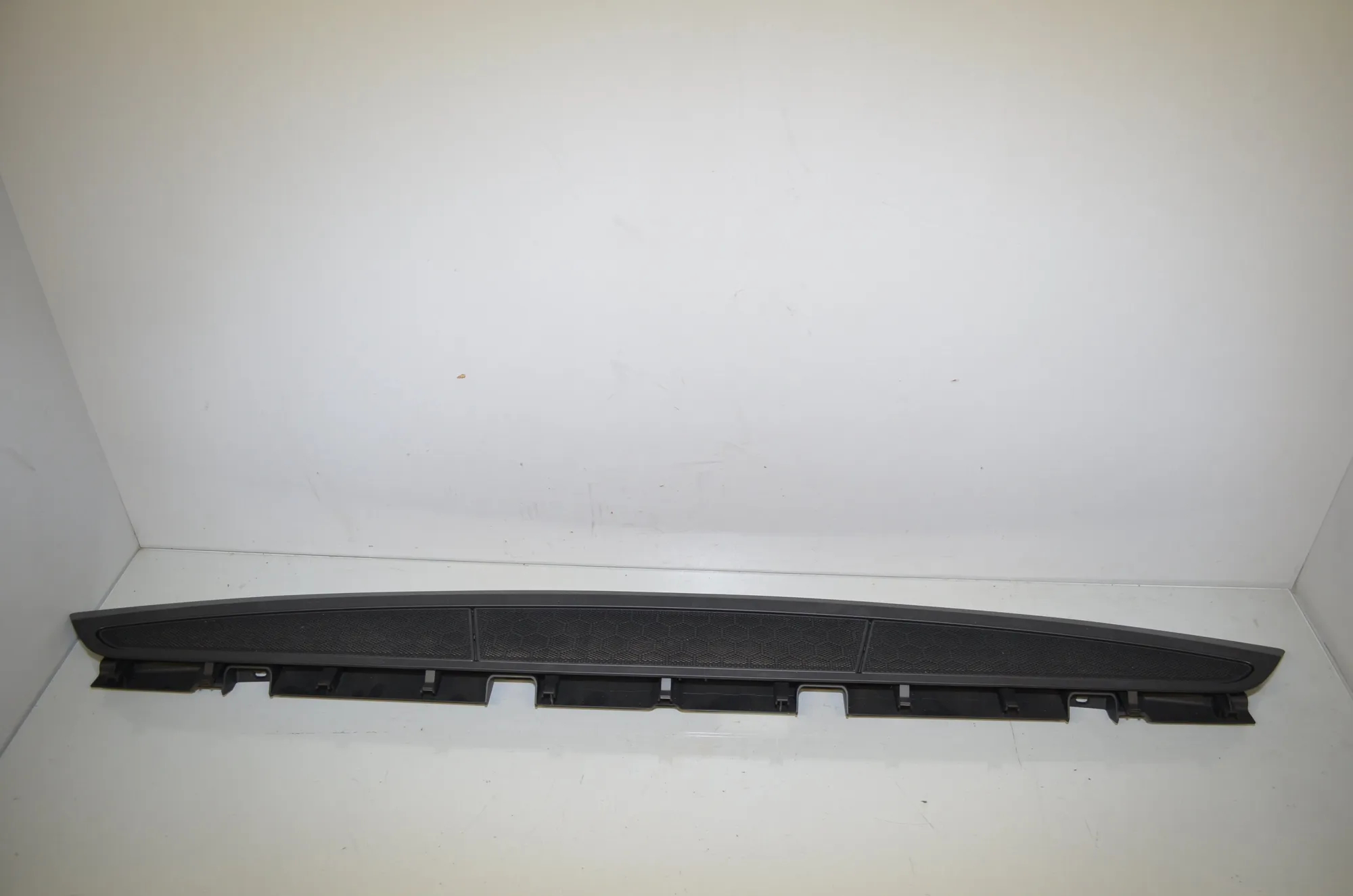 Rear Parcel Shelf Grill – OEM 7355373 · BMW 7 (G11, G12) 730 d 2016 – 2