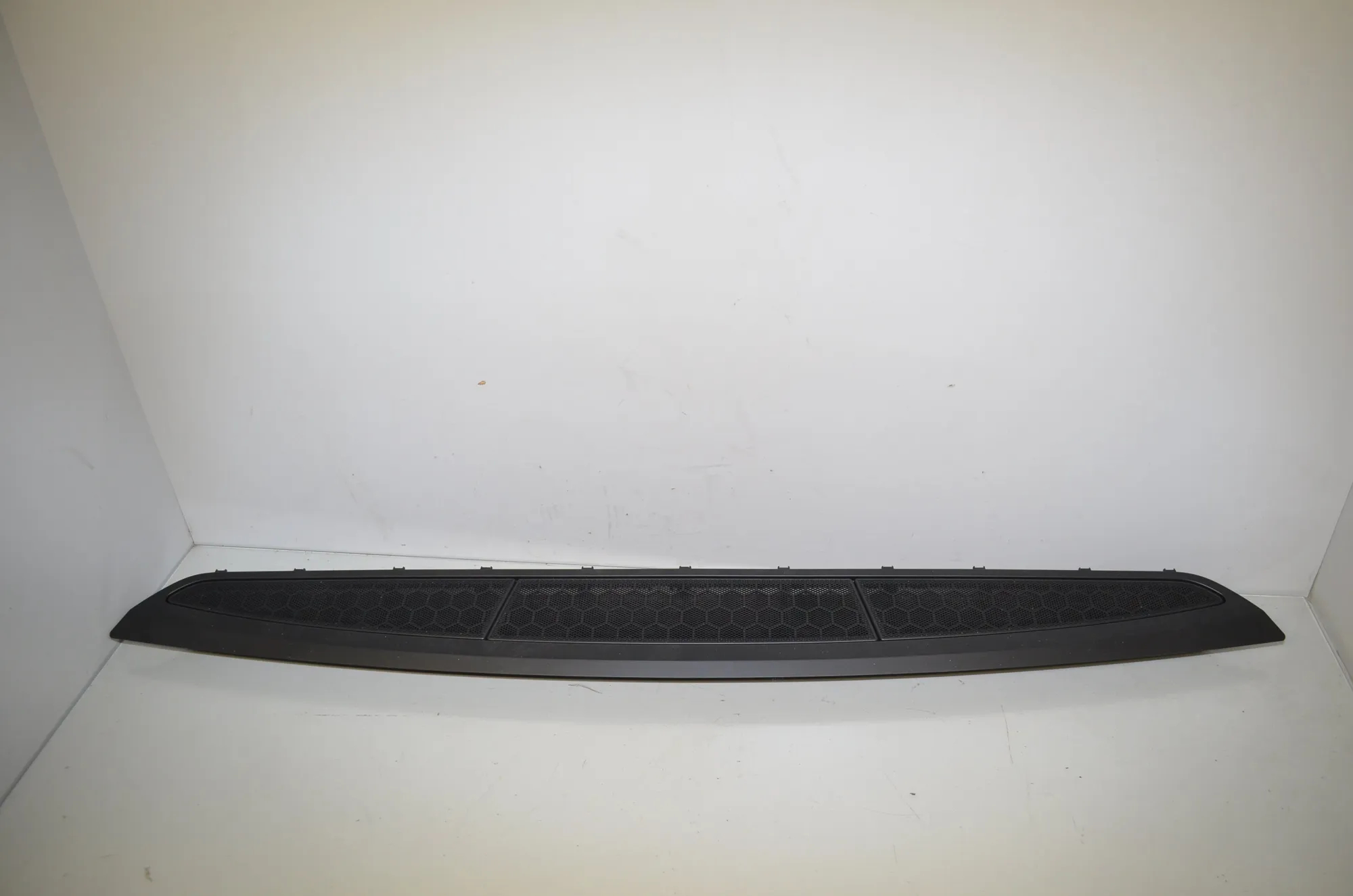 Rear Parcel Shelf Grill – OEM 7355373 · BMW 7 (G11, G12) 730 d 2016
