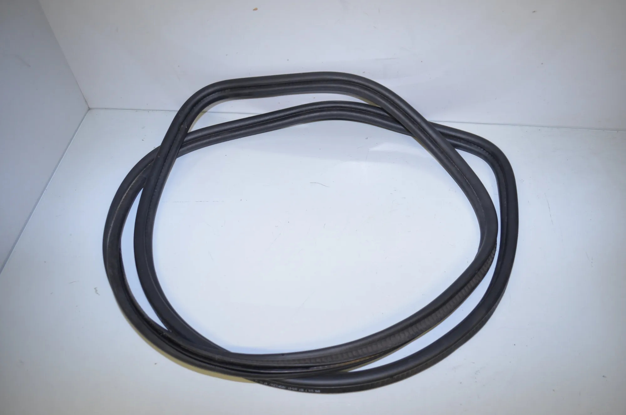 Tailgate Rubber Seal – OEM 7357103 · BMW 7 (G11, G12) 730 d 2016 – 4