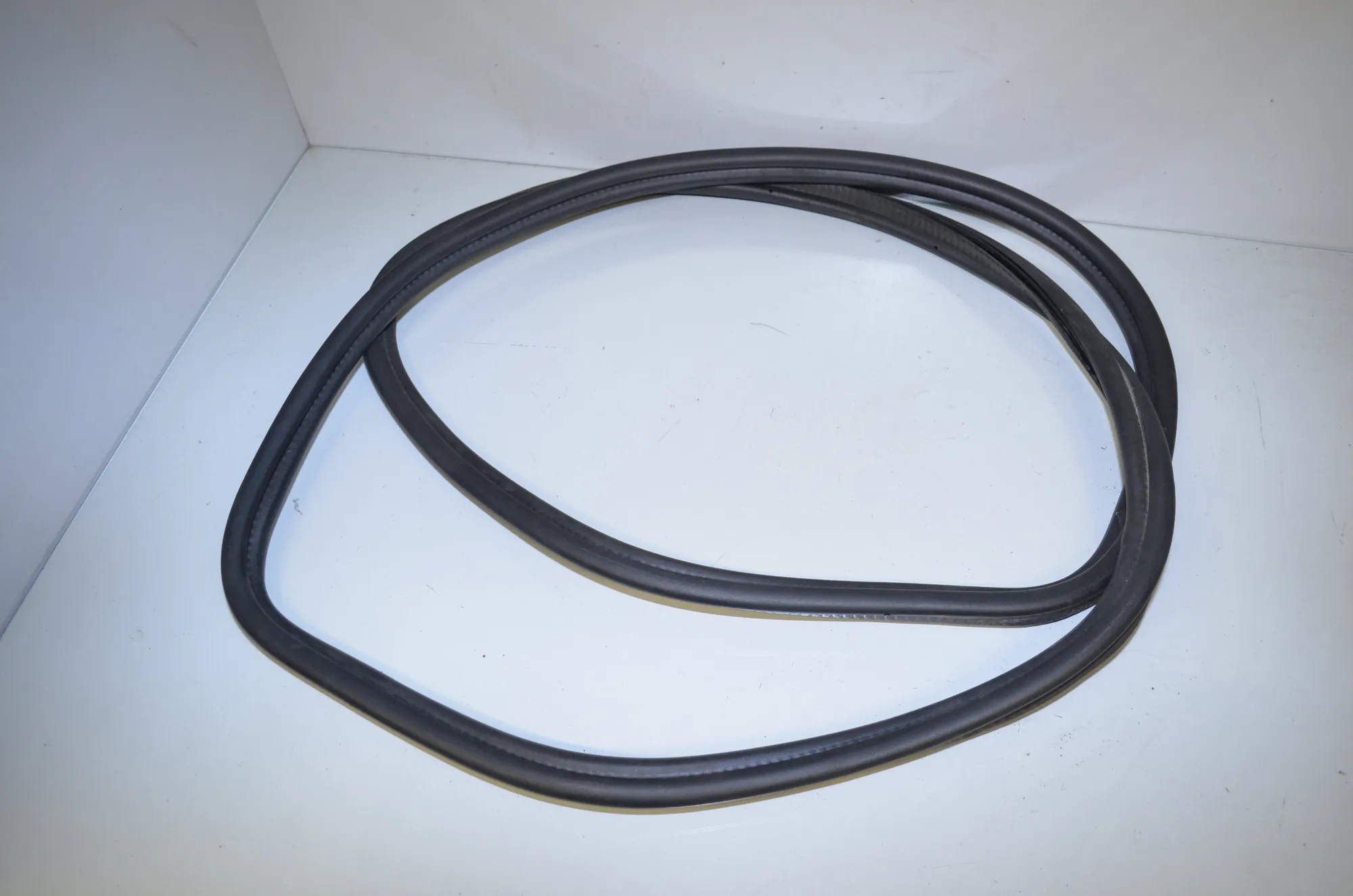 Tailgate Rubber Seal – OEM 7357103 · BMW 7 (G11, G12) 730 d 2016 – 3