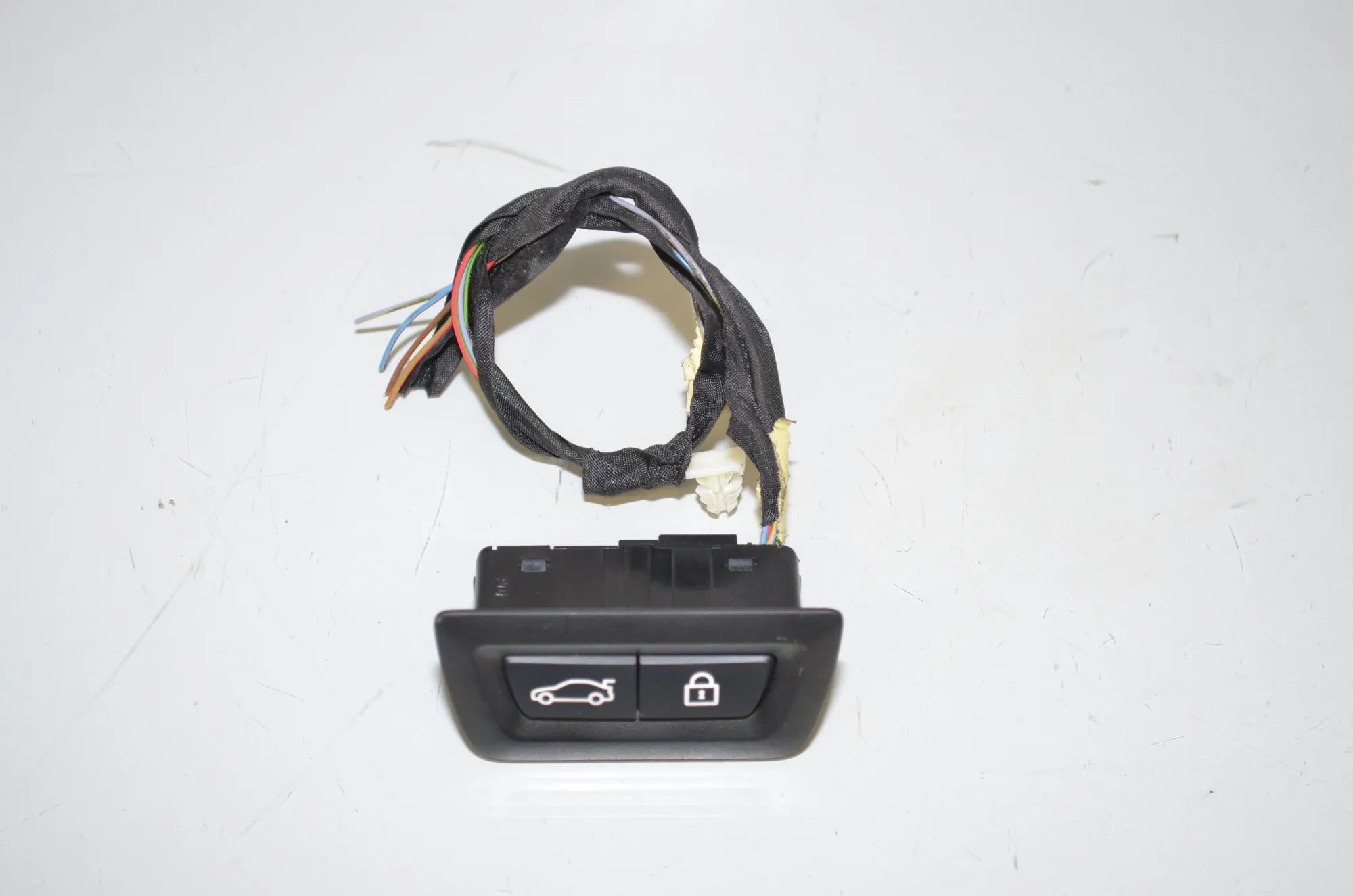Electric Tailgate Opening Kit – OEM 7477720 · BMW 7 (G11, G12) 730 d 2016 – 8