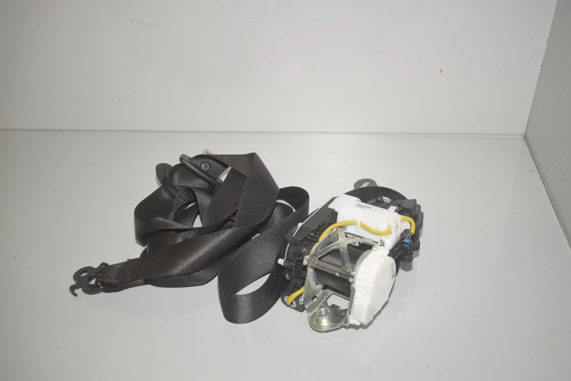 Front Right Seatbelt – OEM 7402420 · BMW 7 (G11, G12) 730 d 2016 – 3