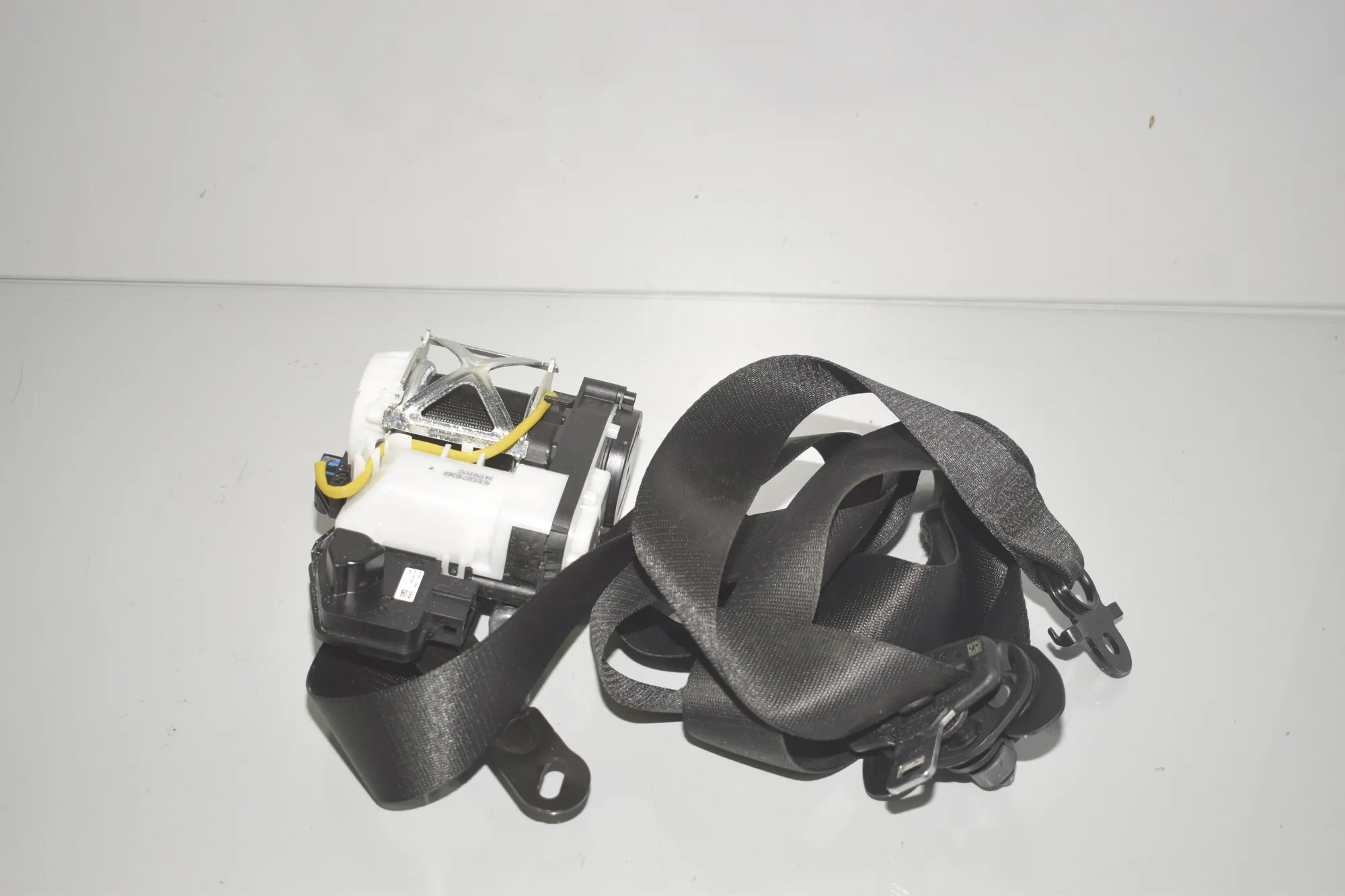 Front Right Seatbelt – OEM 7402420 · BMW 7 (G11, G12) 730 d 2016