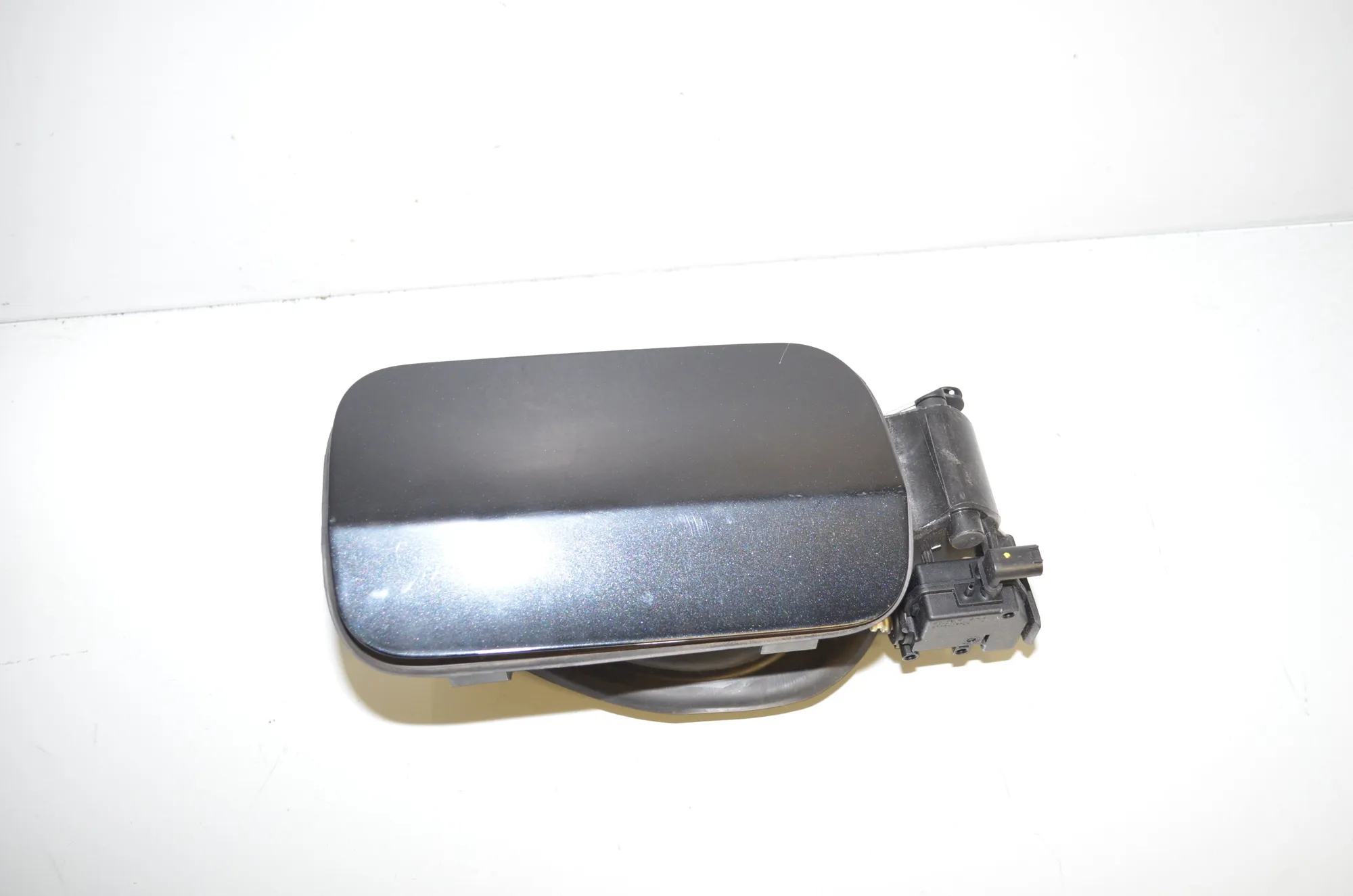 Fuel Tank Flap Cap – OEM 7238100 · BMW 3 (F30, F80) 330 d xDrive 2015 – 2