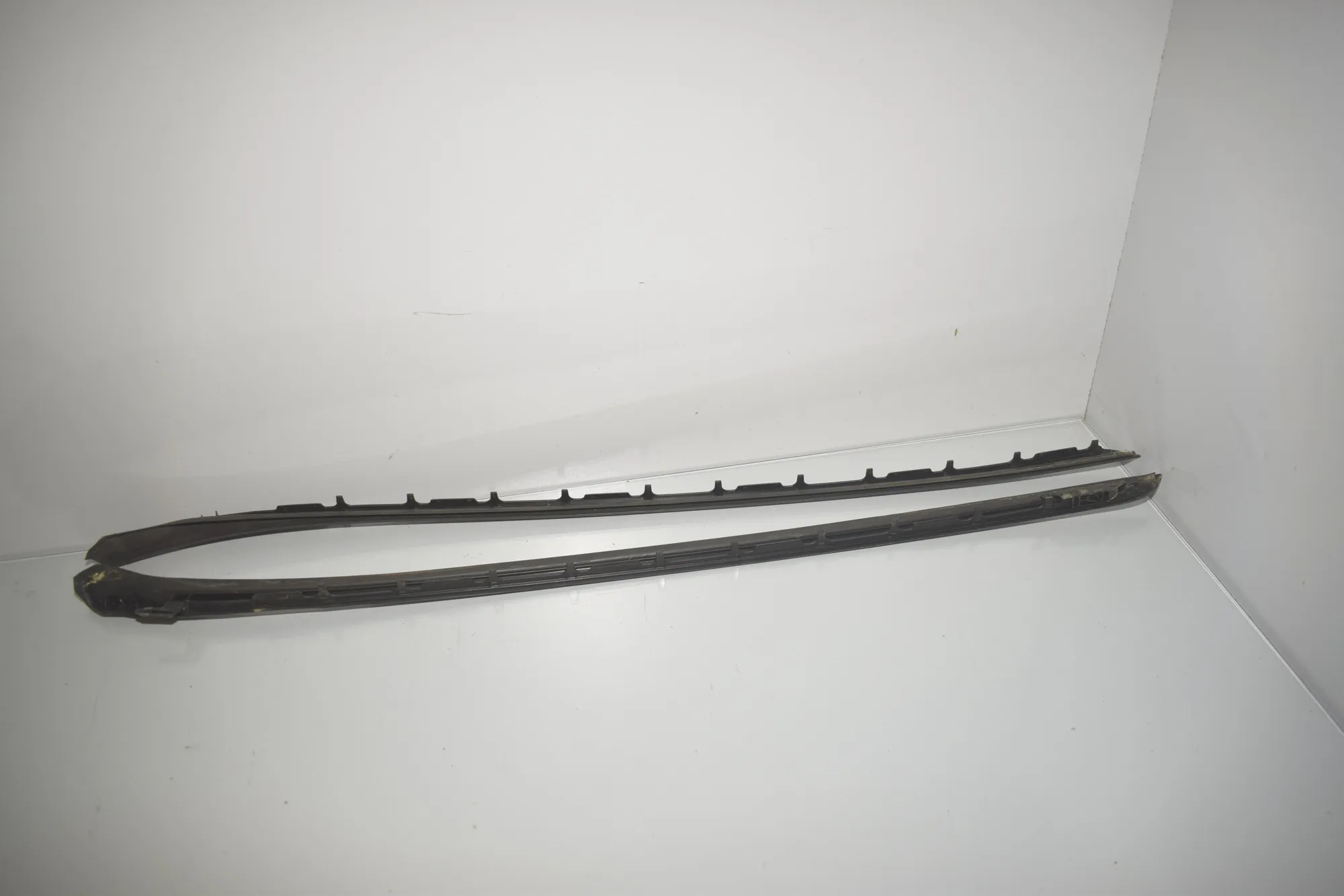 Front Windshield Trim – OEM 7301036 · BMW 2 Active Tourer (F45) 225 i 2015 – 3