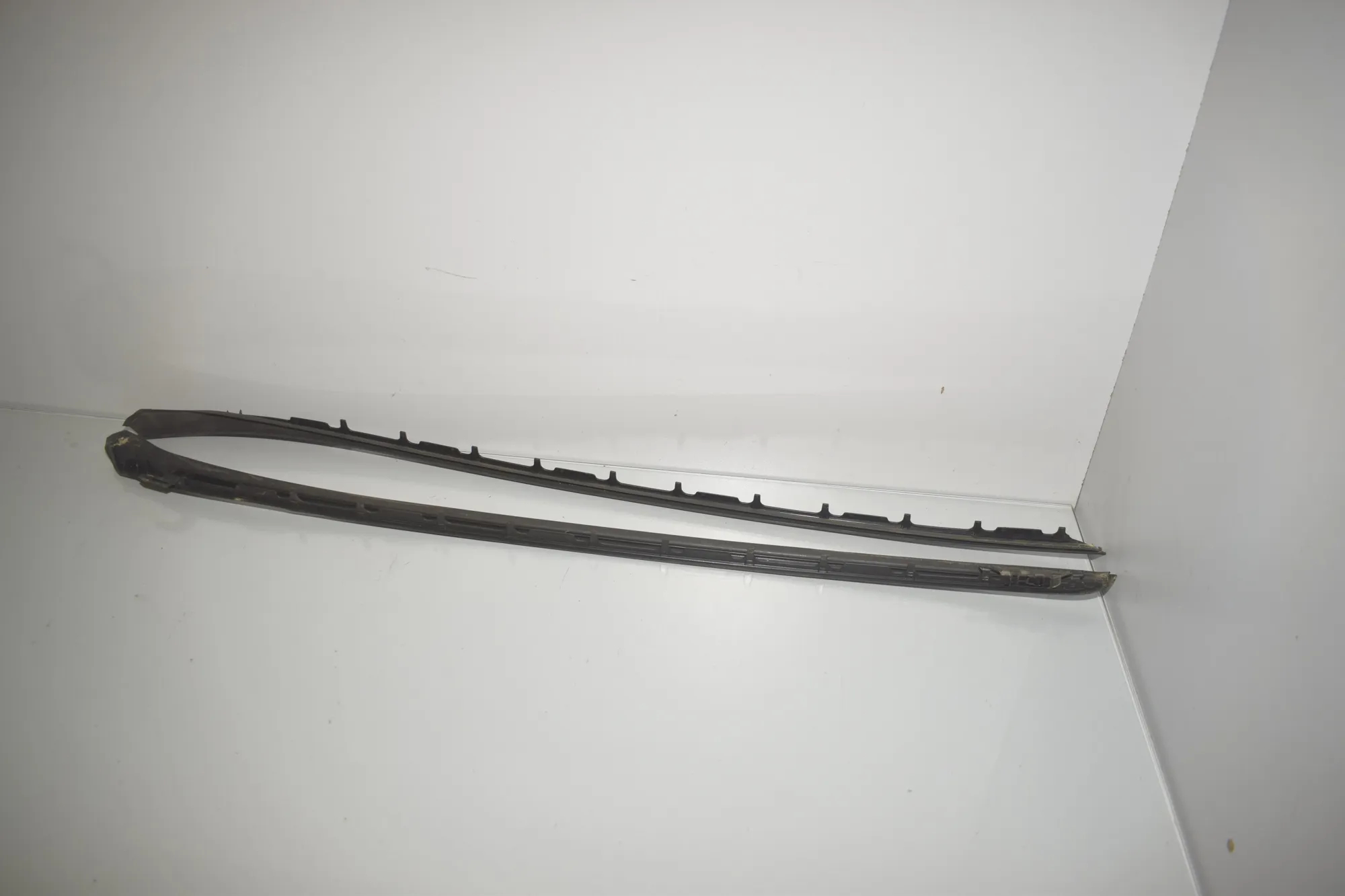 Front Windshield Trim – OEM 7301036 · BMW 2 Active Tourer (F45) 225 i 2015 – 2