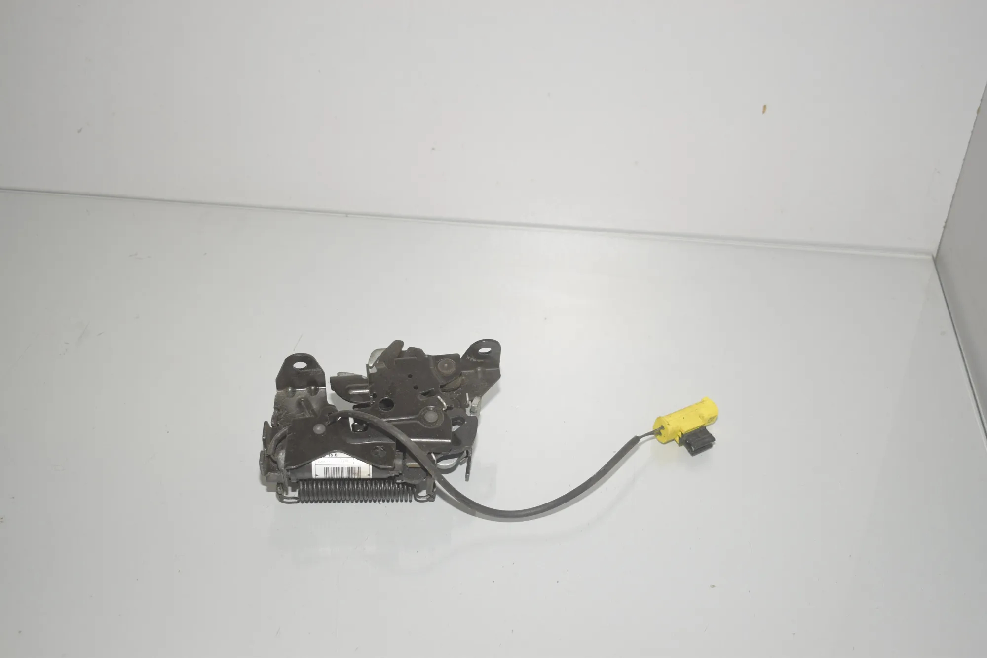 Bonnet Lock – OEM 7242551 · BMW 2 Active Tourer (F45) 225 i 2015 – 2