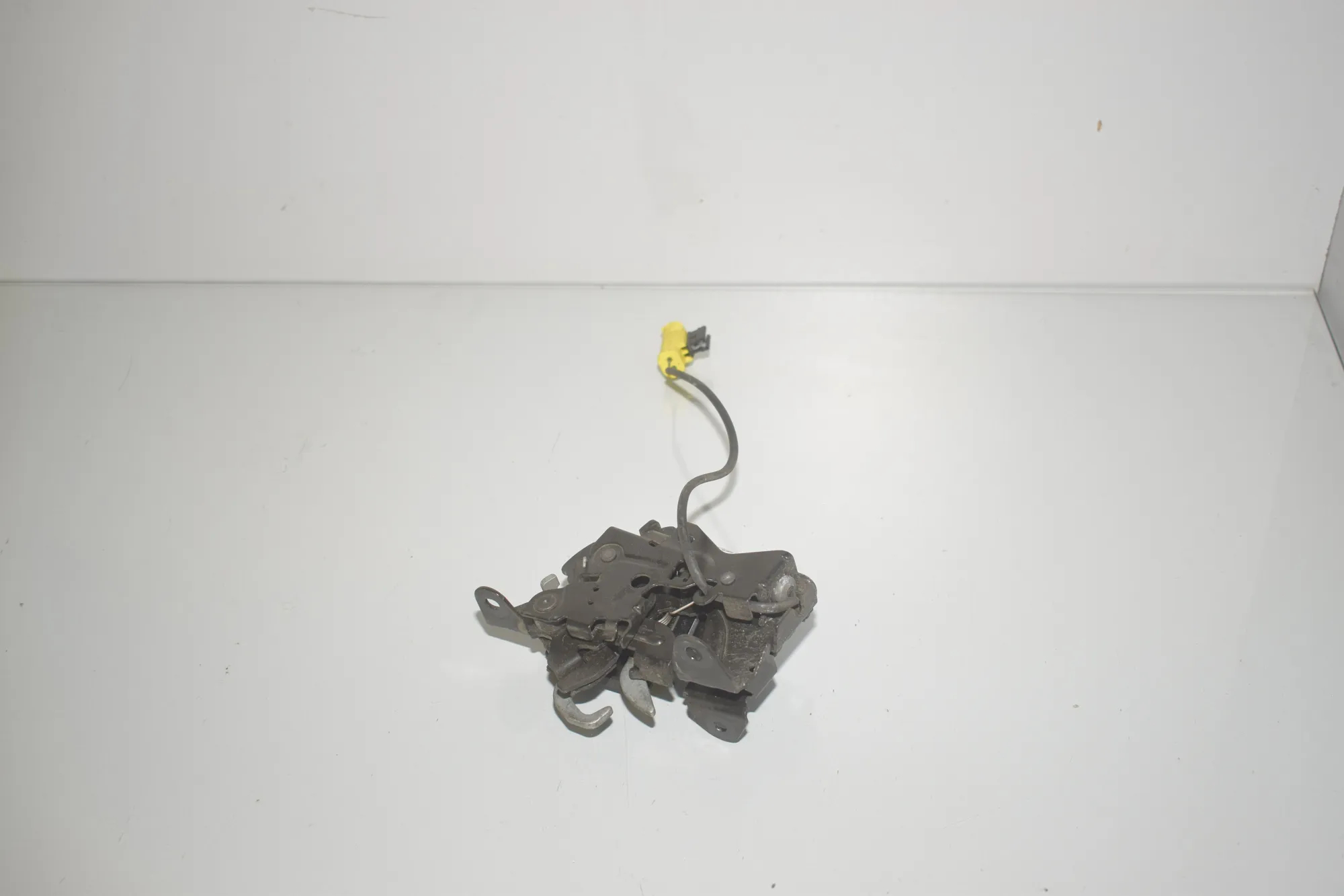 Bonnet Lock – OEM 7242551 · BMW 2 Active Tourer (F45) 225 i 2015