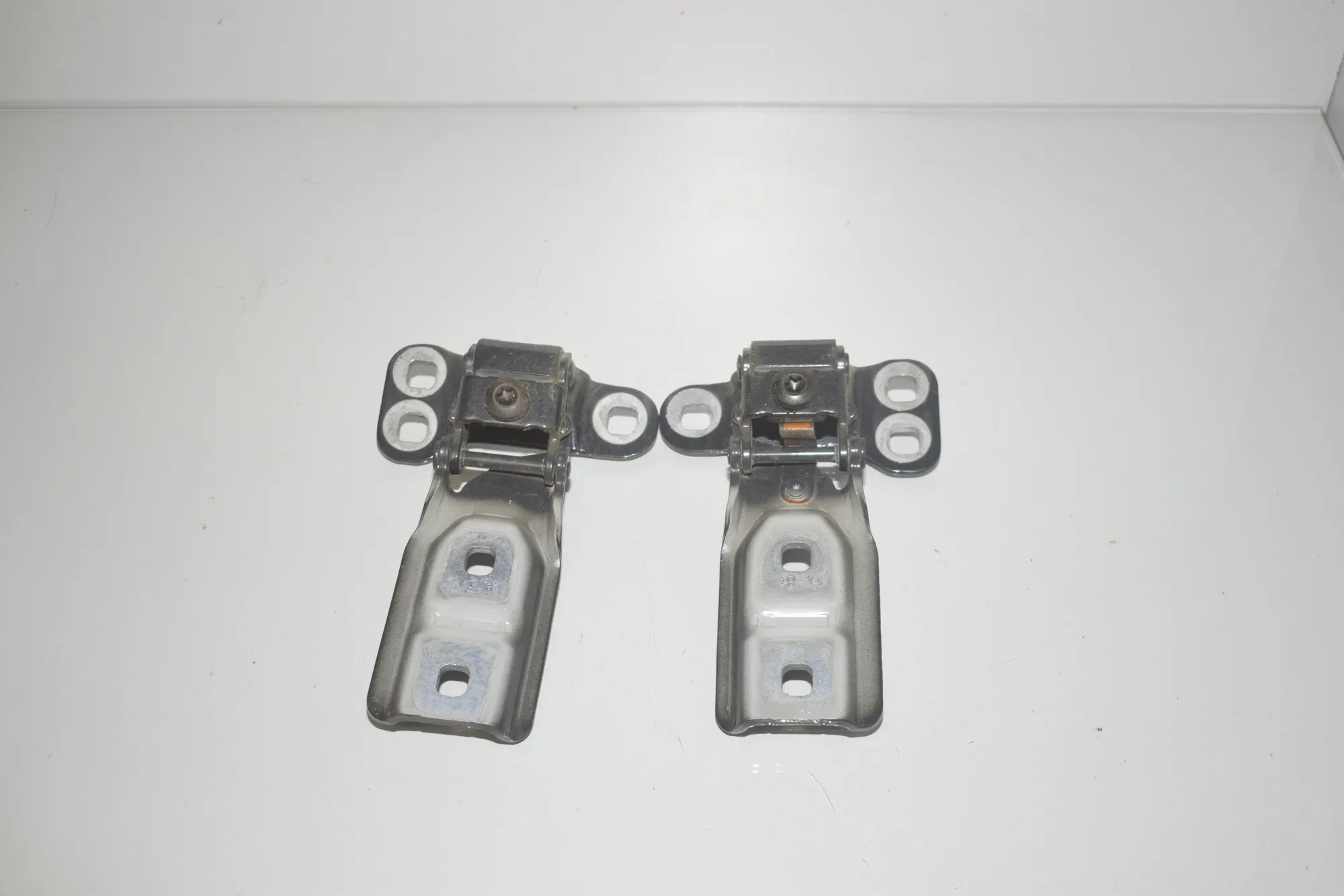 Left Side Bootlid Hinge – OEM 7300810 · BMW 2 Active Tourer (F45) 225 i 2015 – 3