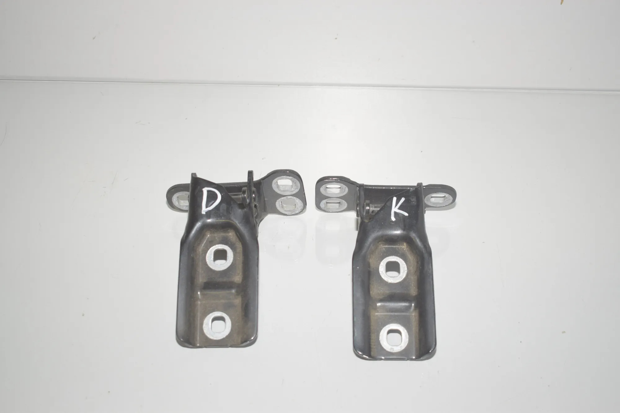 Left Side Bootlid Hinge – OEM 7300810 · BMW 2 Active Tourer (F45) 225 i 2015