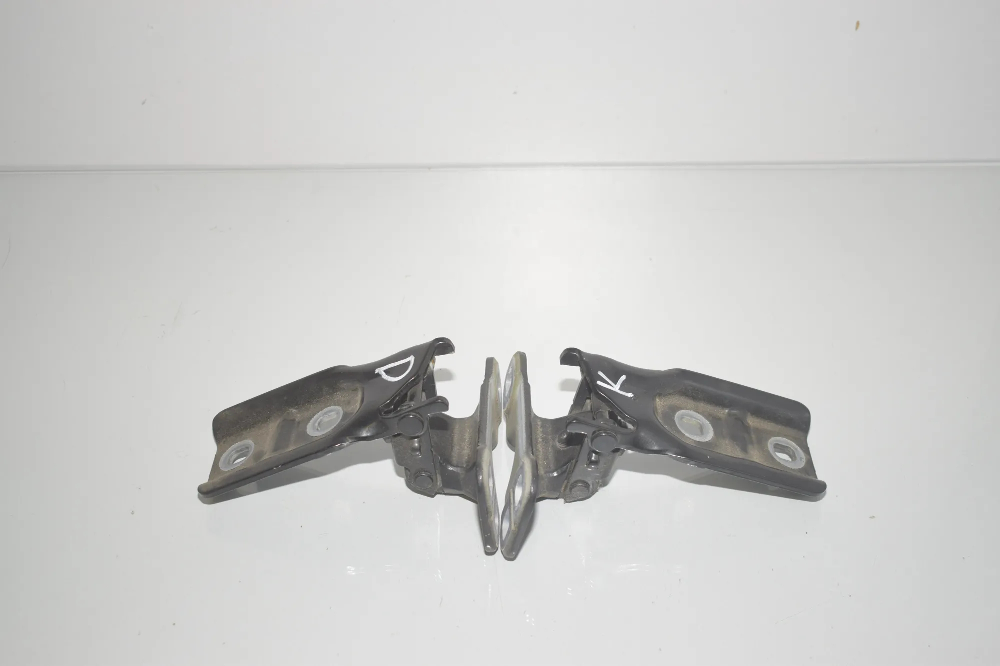 Left Side Bootlid Hinge – OEM 7300810 · BMW 2 Active Tourer (F45) 225 i 2015 – 2