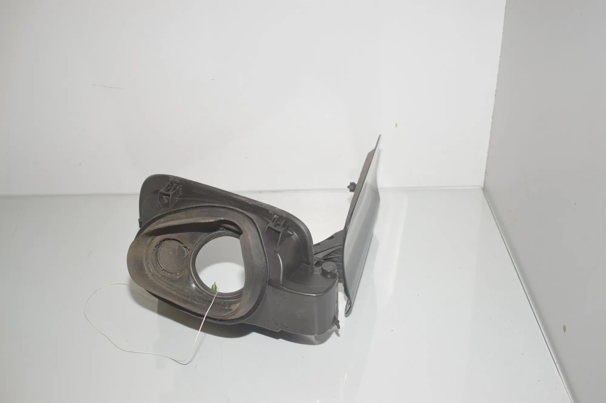 Fuel Tank Flap Cap – OEM 7302255 · BMW 2 Active Tourer (F45) 225 i 2015 – 4