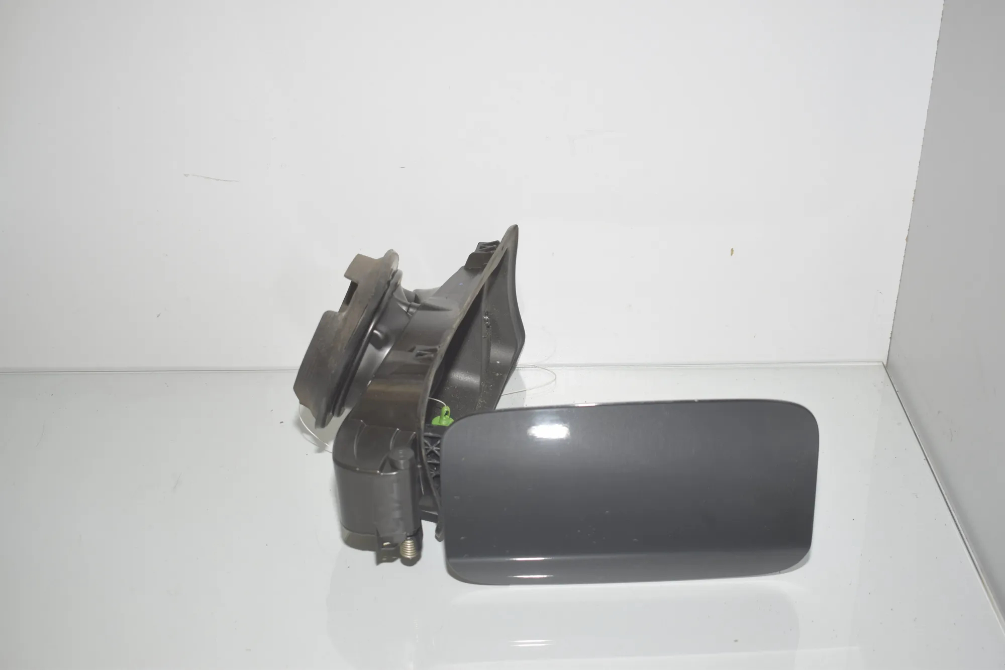 Fuel Tank Flap Cap – OEM 7302255 · BMW 2 Active Tourer (F45) 225 i 2015 – 2