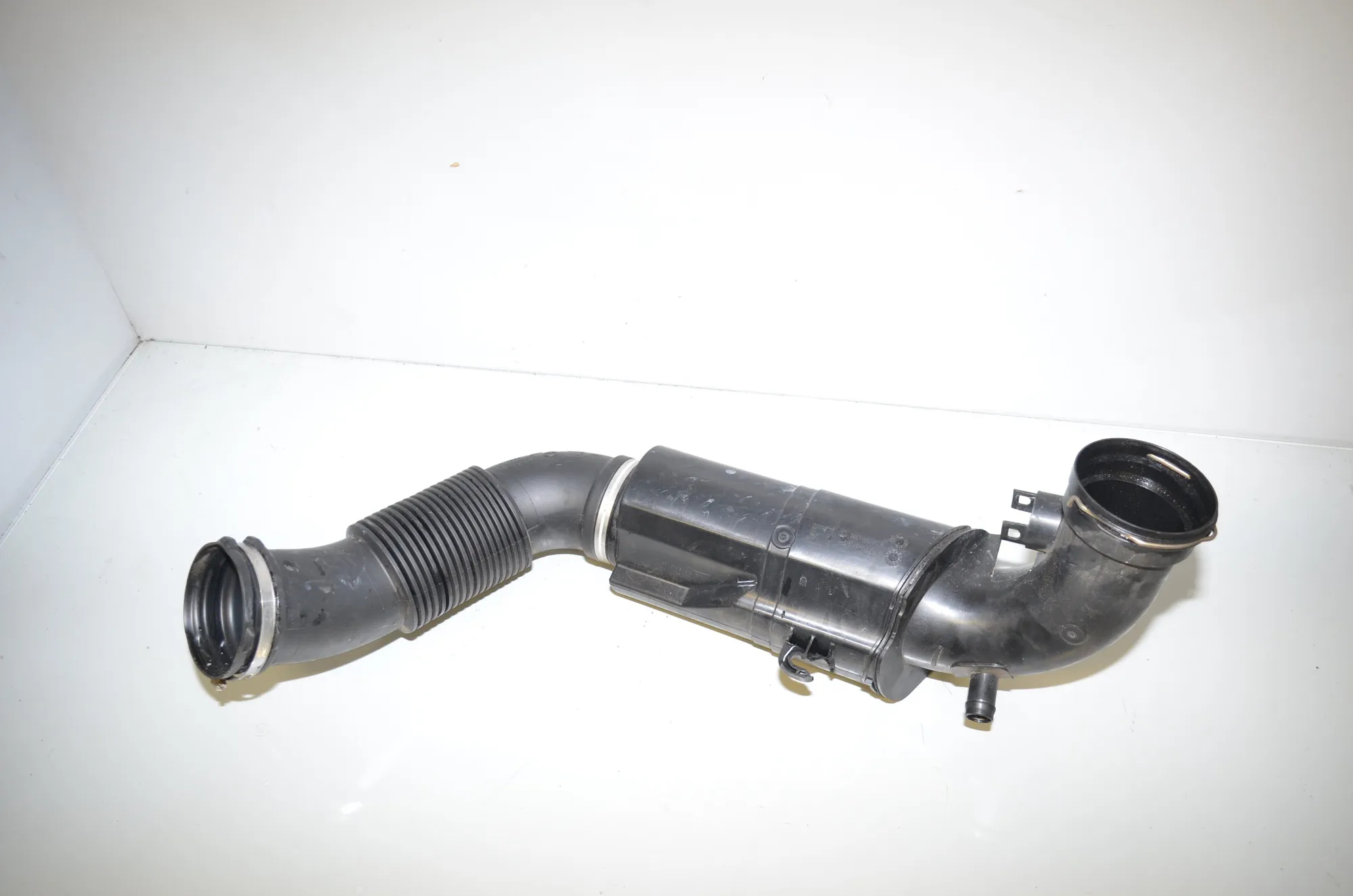 Air Intake Tube – OEM 7619268 · BMW 2 Active Tourer (F45) 225 i 2015 – 2