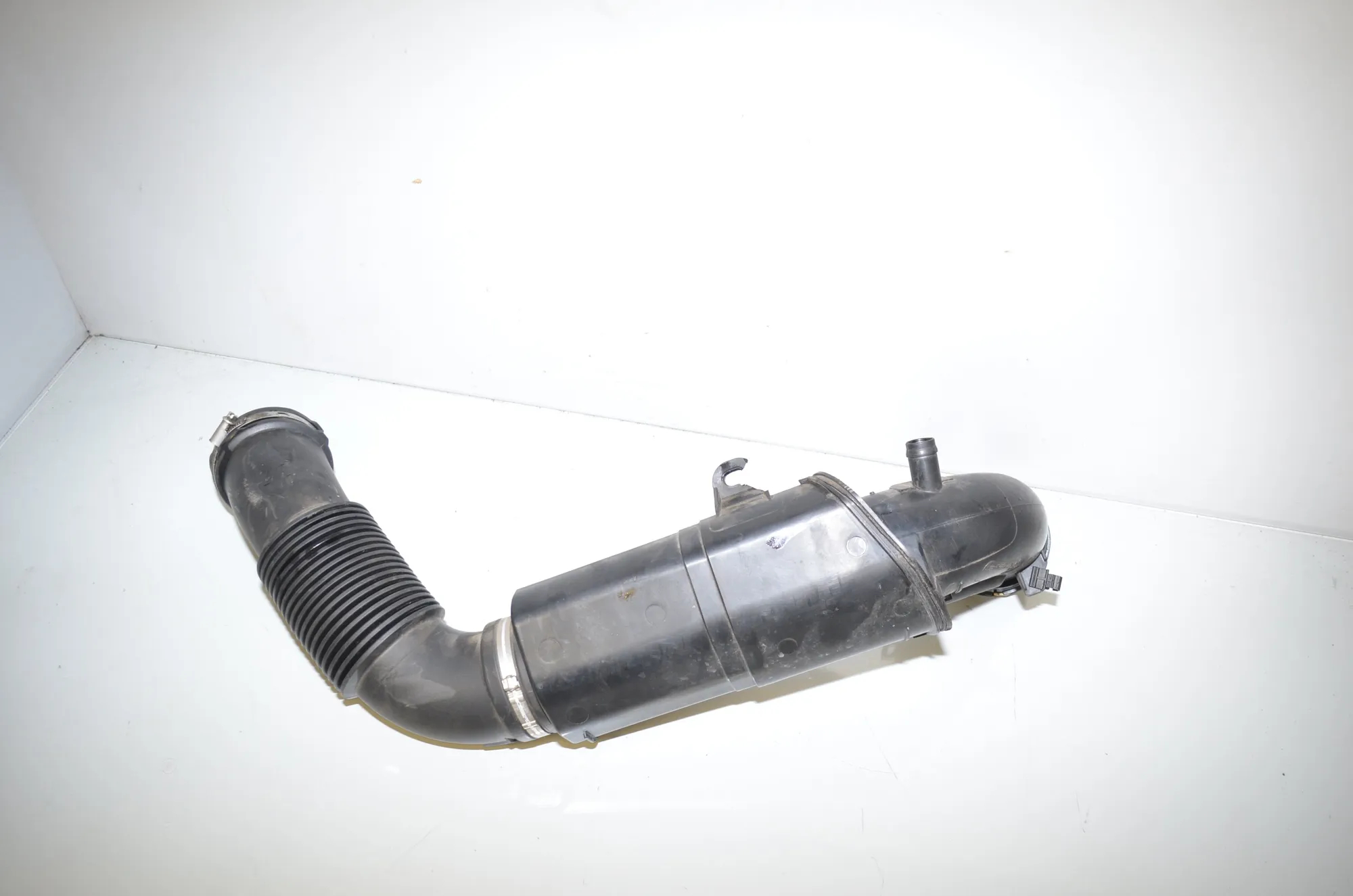 Air Intake Tube – OEM 7619268 · BMW 2 Active Tourer (F45) 225 i 2015 – 3