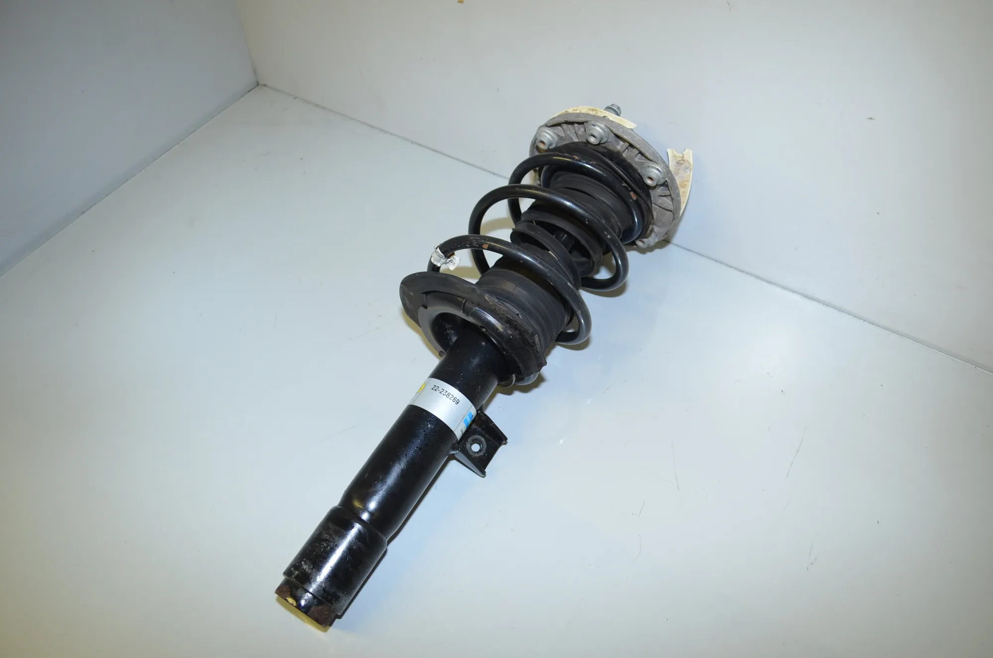 Front Left Shock Absorber – OEM 6873805 · BMW 3 (F30, F80) 330 d xDrive 2015