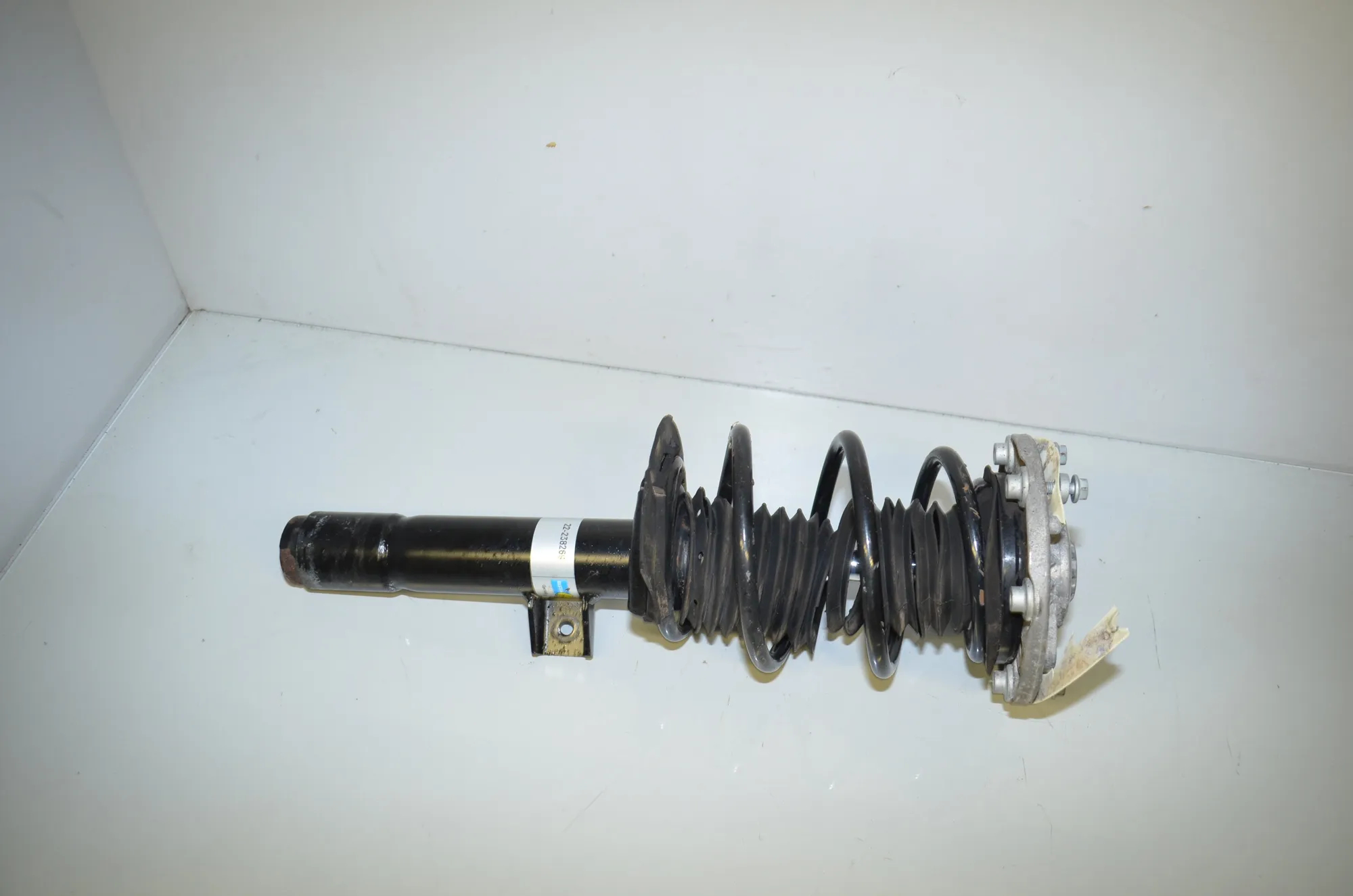Front Left Shock Absorber – OEM 6873805 · BMW 3 (F30, F80) 330 d xDrive 2015 – 2