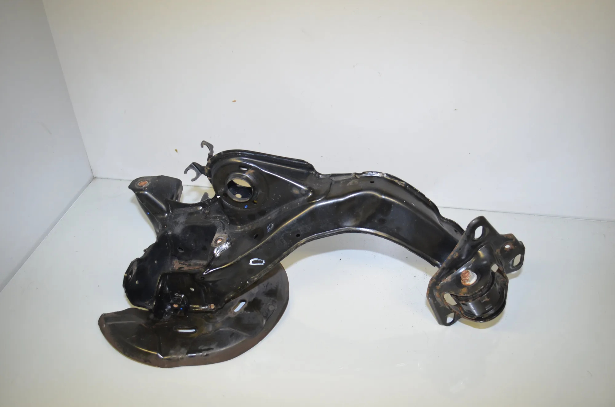 Rear Right Wheel Hub – OEM 8842880 · BMW 2 Active Tourer (F45) 225 i 2015