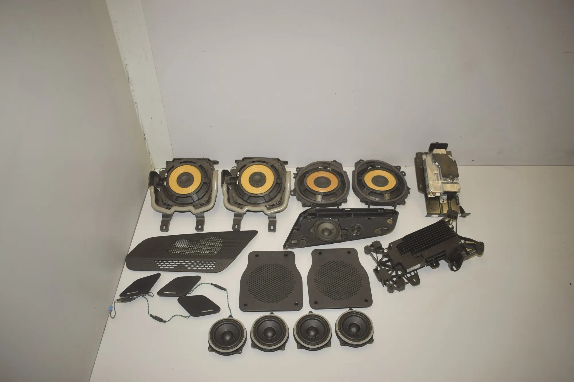 Sound Audio System Set – OEM 9441905 · BMW iX (I20) (2021 - -) xDrive 40 2021 – 2