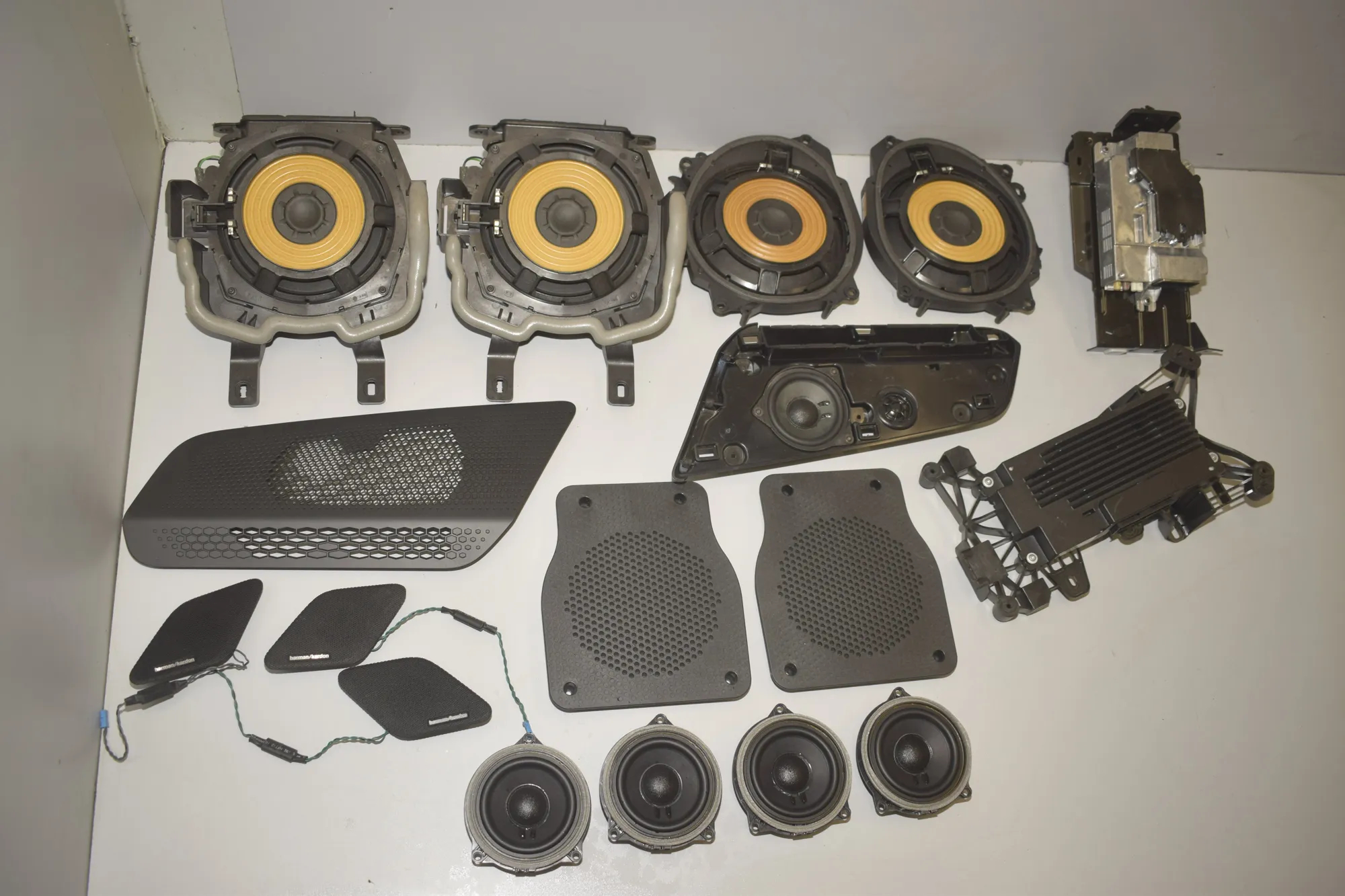 Sound Audio System Set – OEM 9441905 · BMW iX (I20) (2021 - -) xDrive 40 2021 – 3
