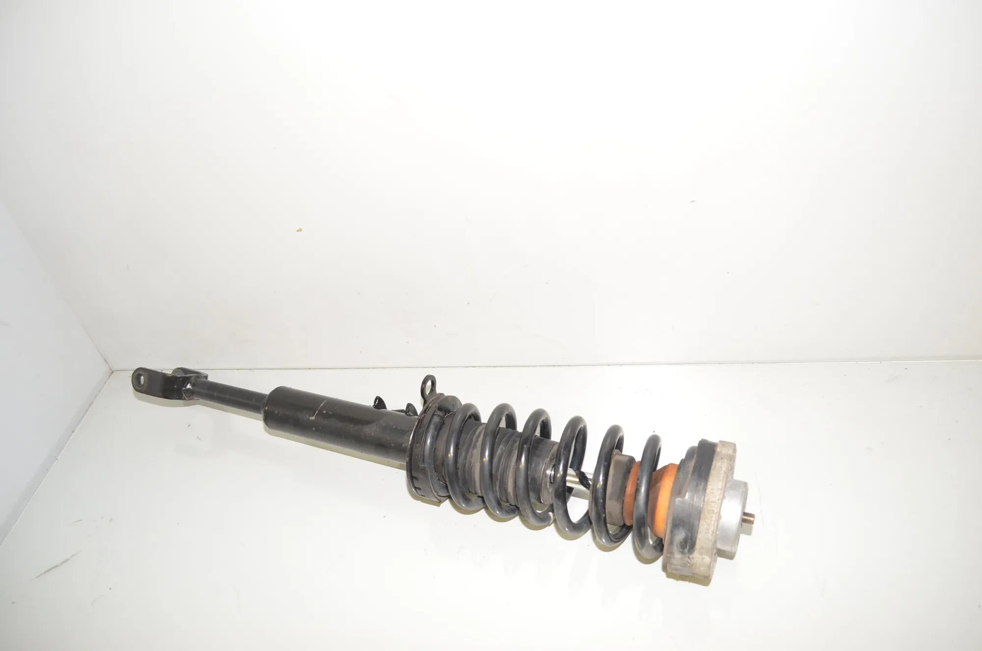 Front Left Shock Absorber – OEM 6863663 · BMW 5 (F10) 530 d 2015 – 4