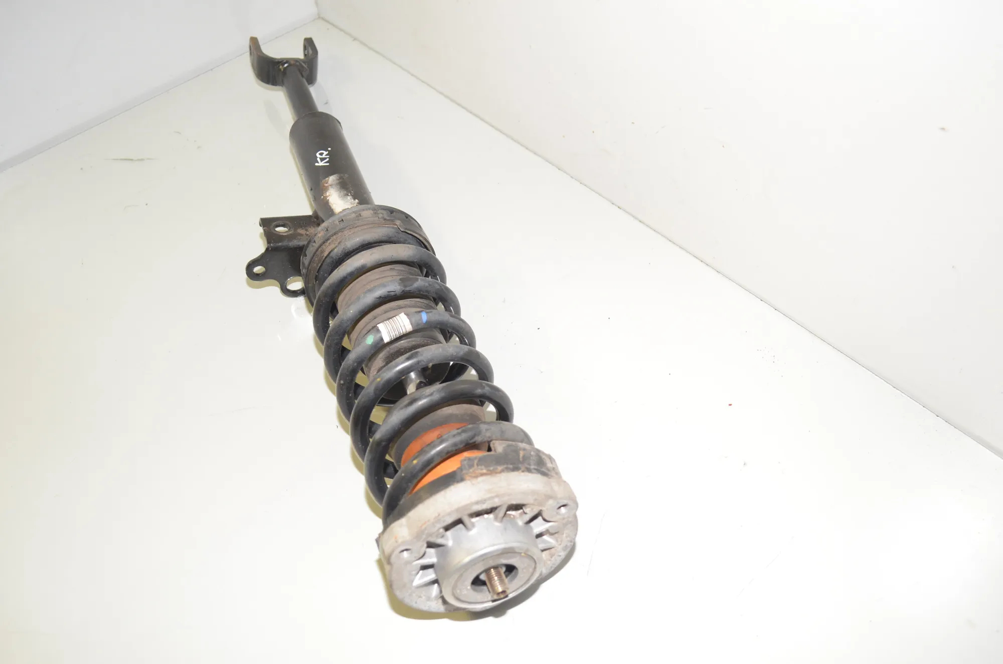 Front Left Shock Absorber – OEM 6863663 · BMW 5 (F10) 530 d 2015 – 3
