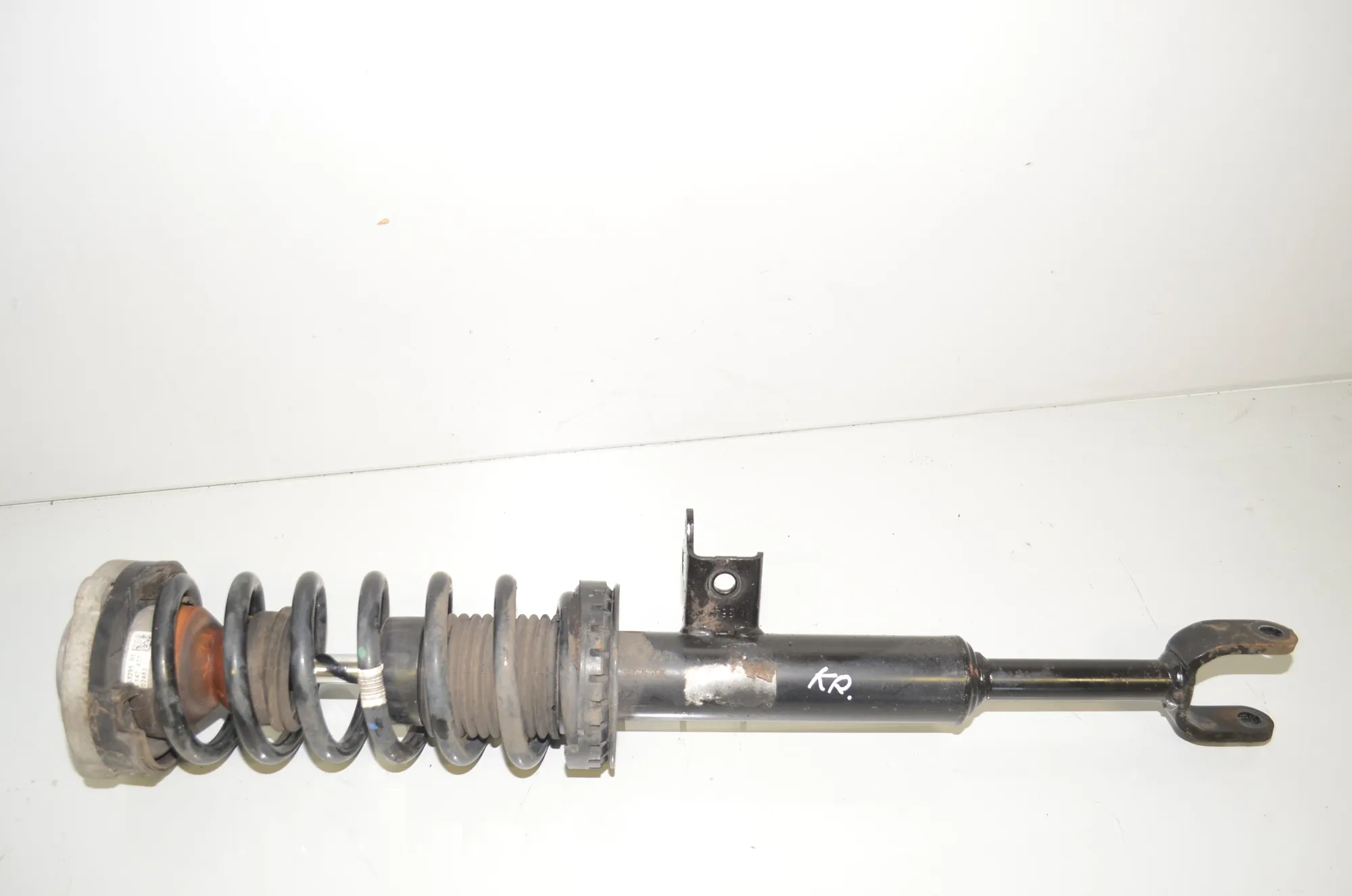 Front Left Shock Absorber – OEM 6863663 · BMW 5 (F10) 530 d 2015