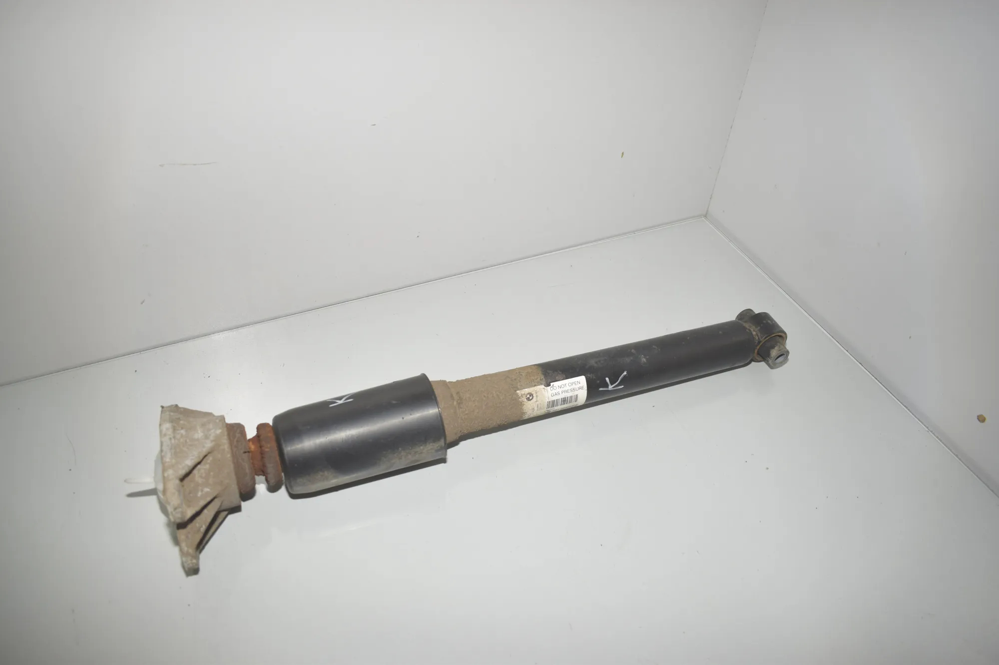 Rear Left Shock Absorber – OEM 6873807 · BMW 3 (F30, F80) 330 d xDrive 2015 – 2