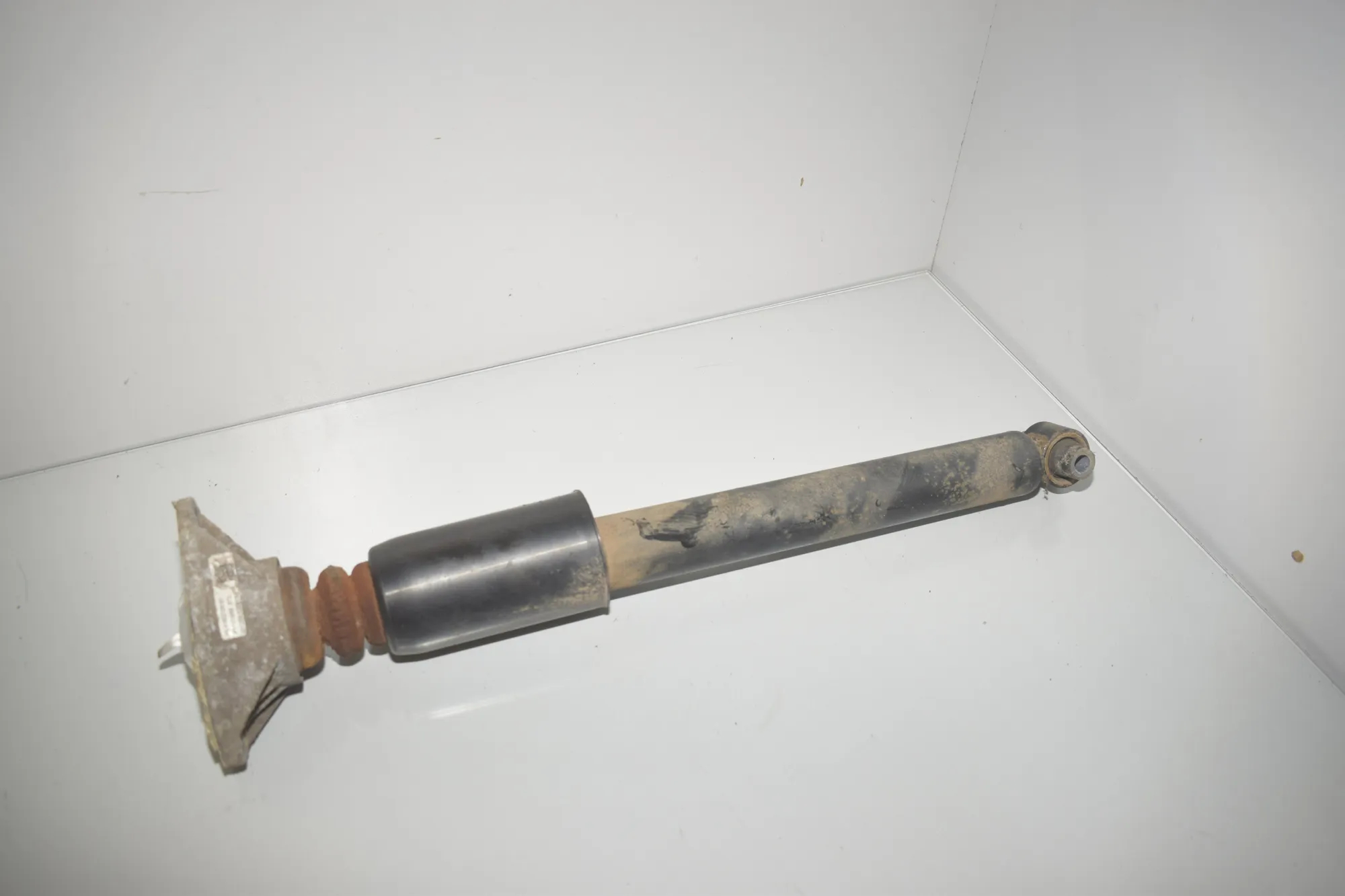 Rear Right Shock Absorber – OEM 6873807 · BMW 3 (F30, F80) 330 d xDrive 2015 – 2