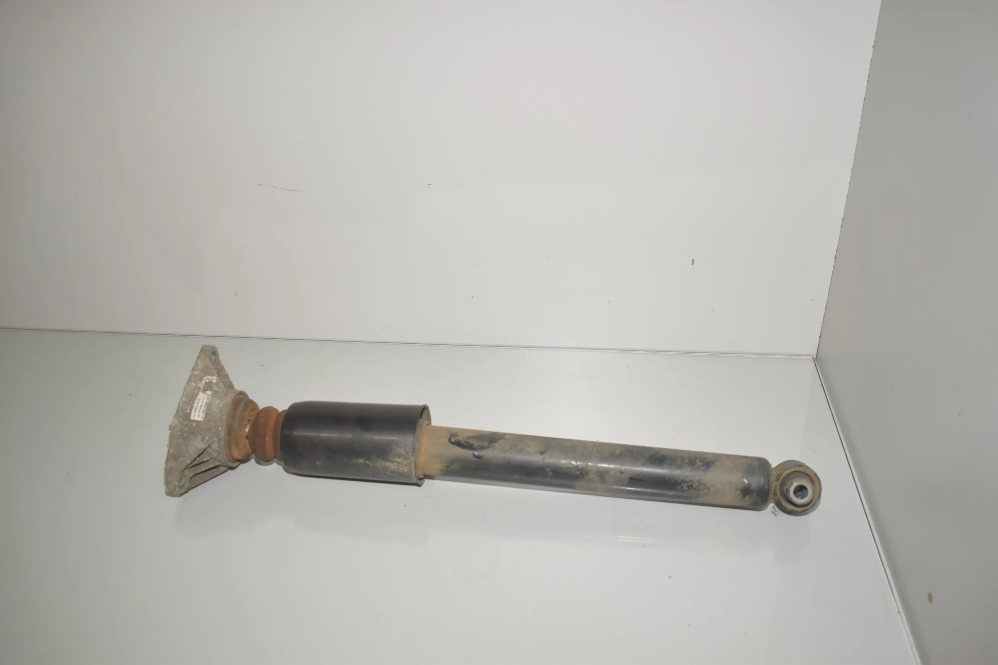 Rear Right Shock Absorber – OEM 6873807 · BMW 3 (F30, F80) 330 d xDrive 2015