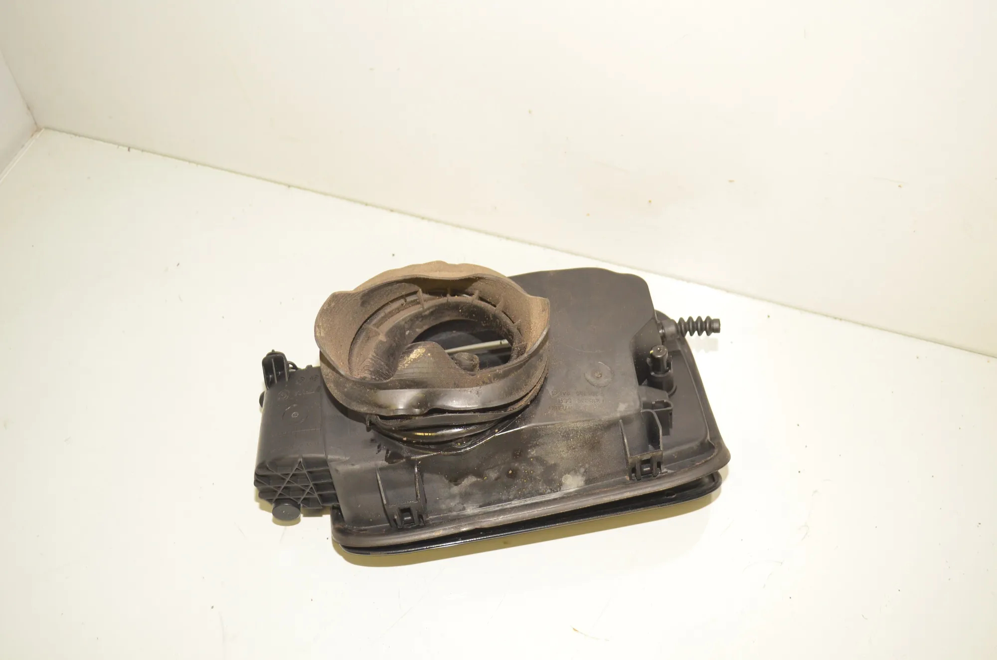 Fuel Tank Flap Cap – OEM 7204365 · BMW 5 (F10) 530 d 2015 – 4