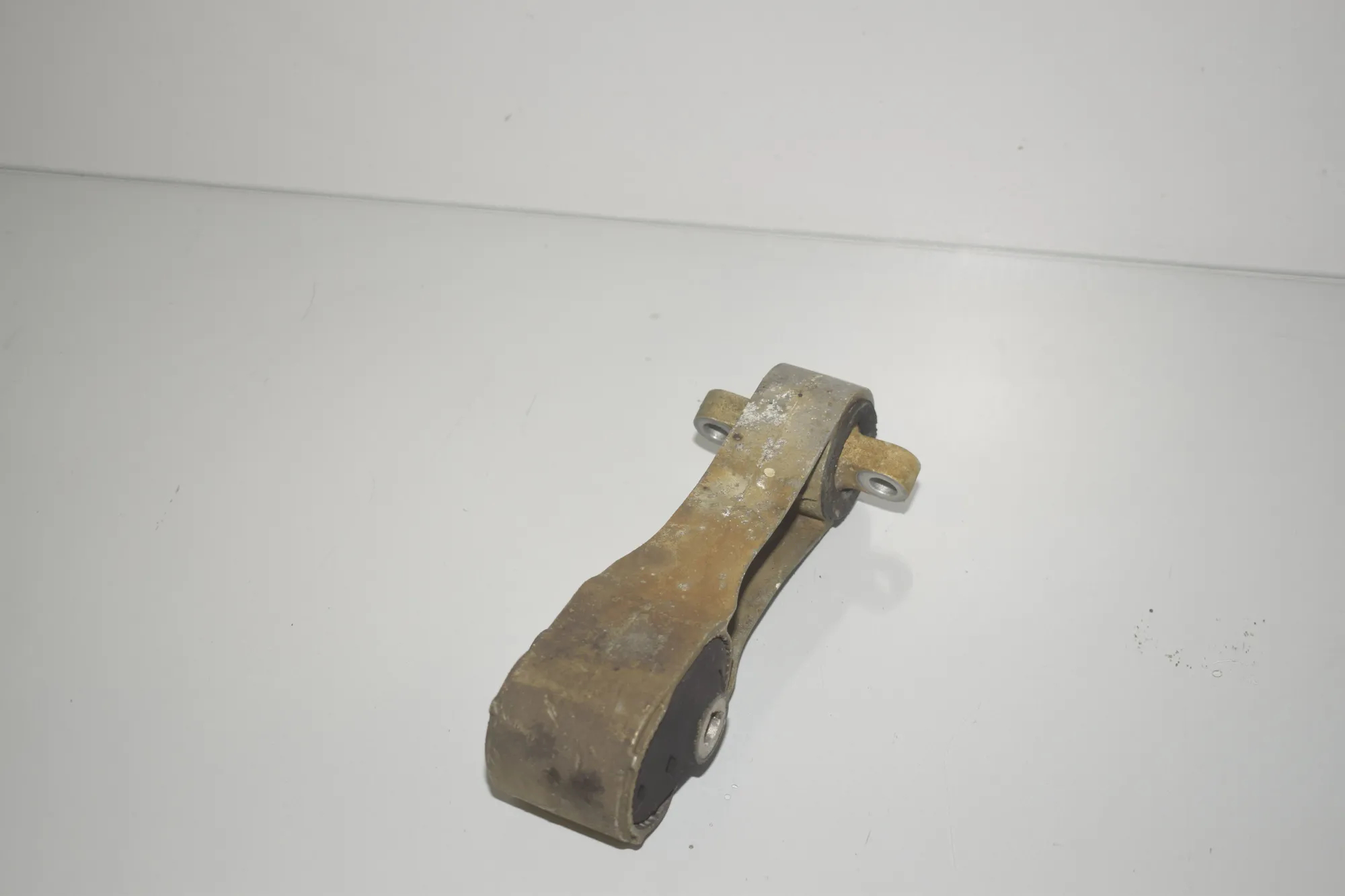 Gearbox Mount – OEM 6885786 · BMW X1 (F48) xDrive 18 d 2018 – 3