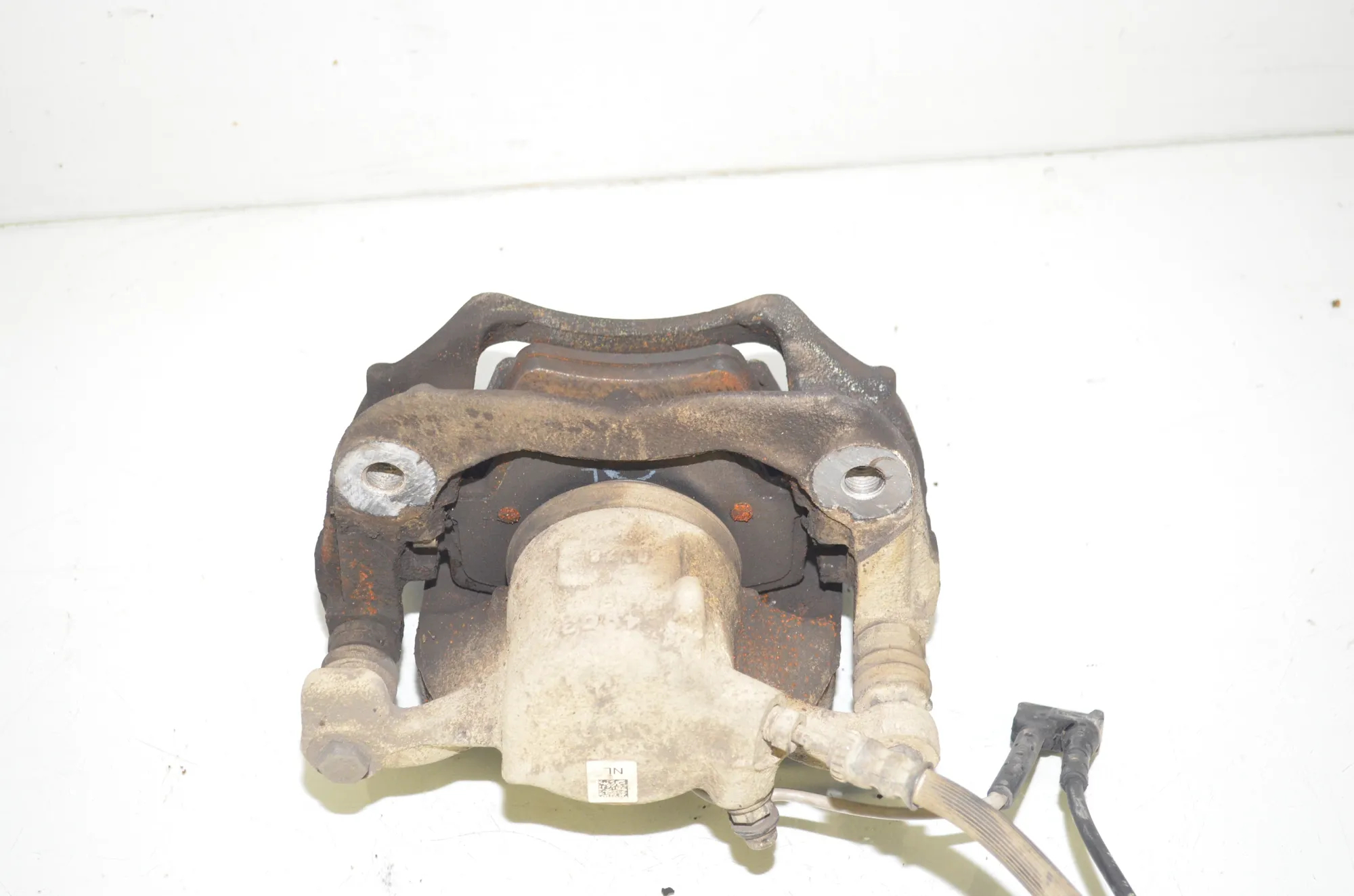 Front Left Brake Caliper – OEM 6860265 · BMW X1 (F48) xDrive 18 d 2018 – 4