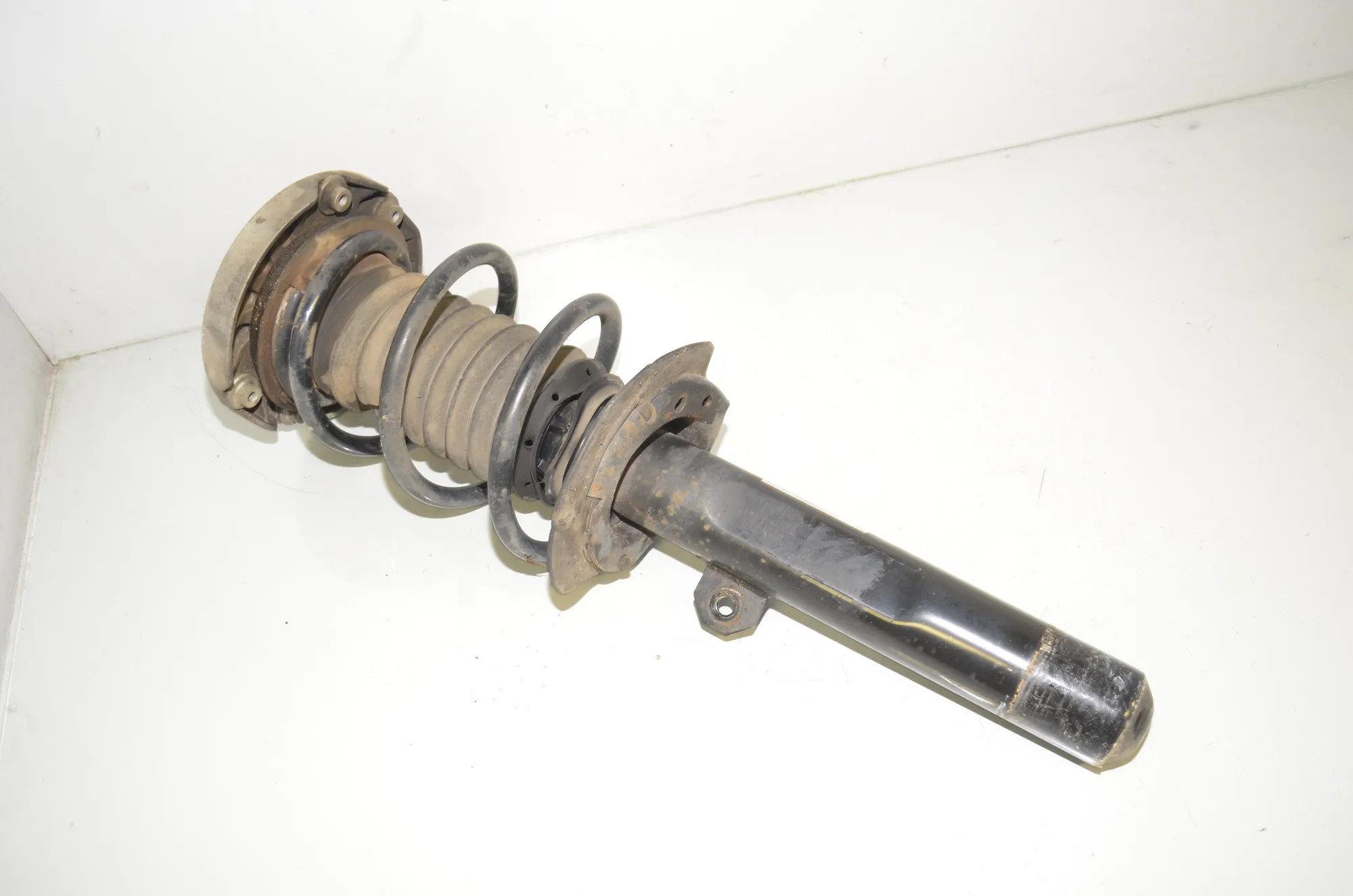 Front Right Shock Absorber – OEM 6886754 · BMW X1 (F48) xDrive 18 d 2018 – 3