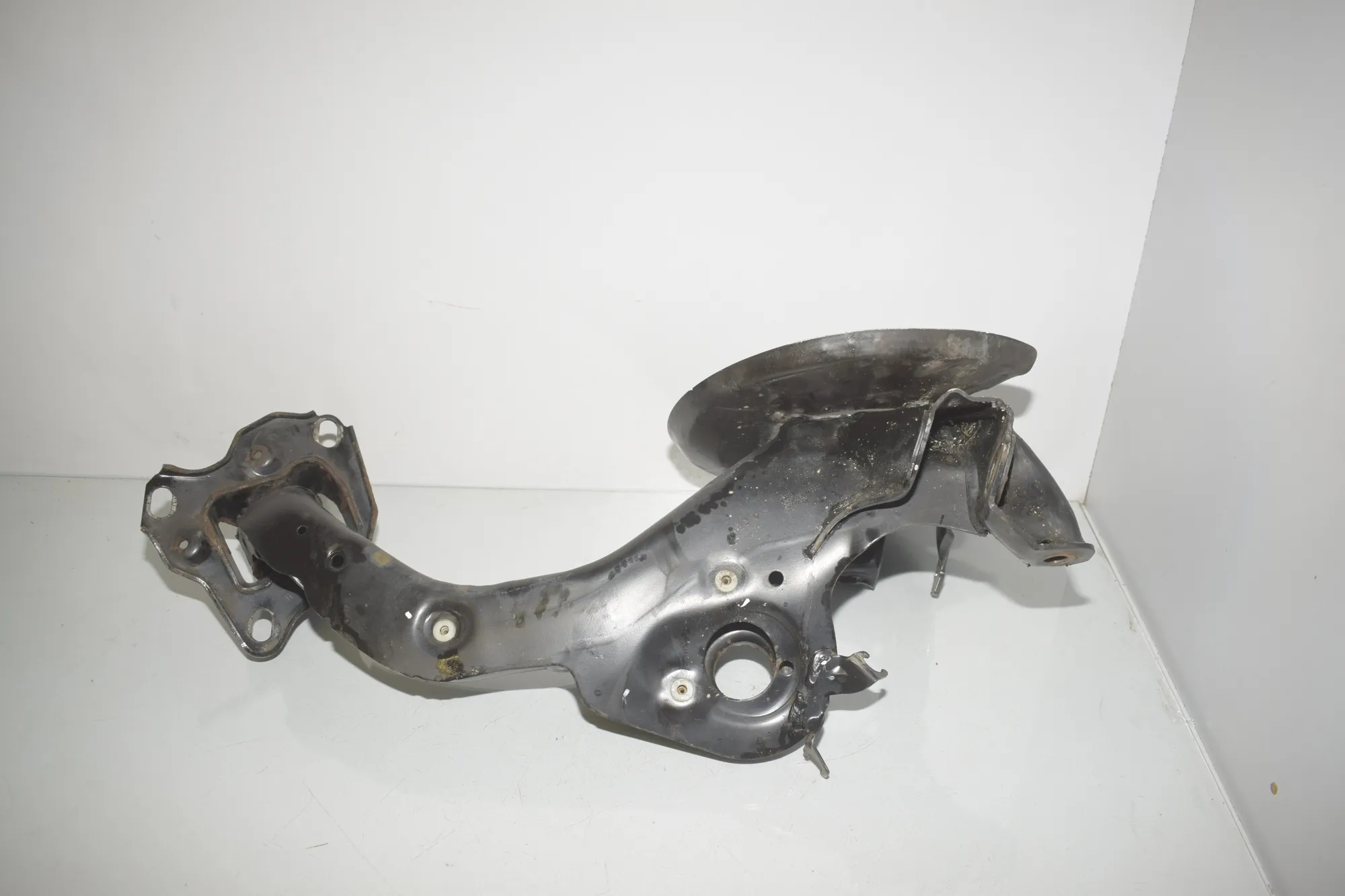 Rear Left Wheel Hub Spindle – OEM 6851579 · BMW X1 (F48) xDrive 18 d 2018