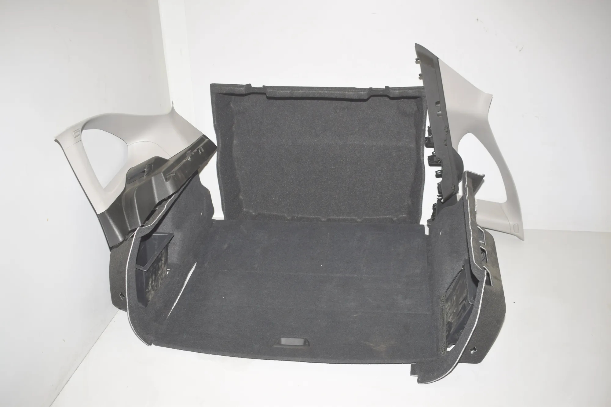 Trunk Trim Kit – OEM 7332819 · BMW X1 (F48) xDrive 18 d 2018 – 3