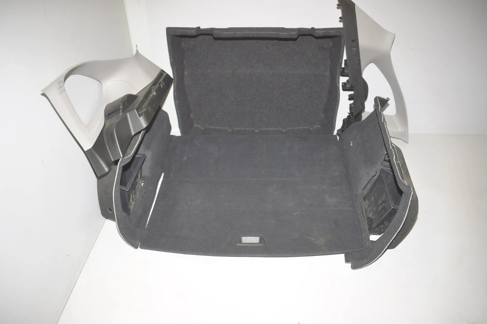 Trunk Trim Kit – OEM 7332819 · BMW X1 (F48) xDrive 18 d 2018