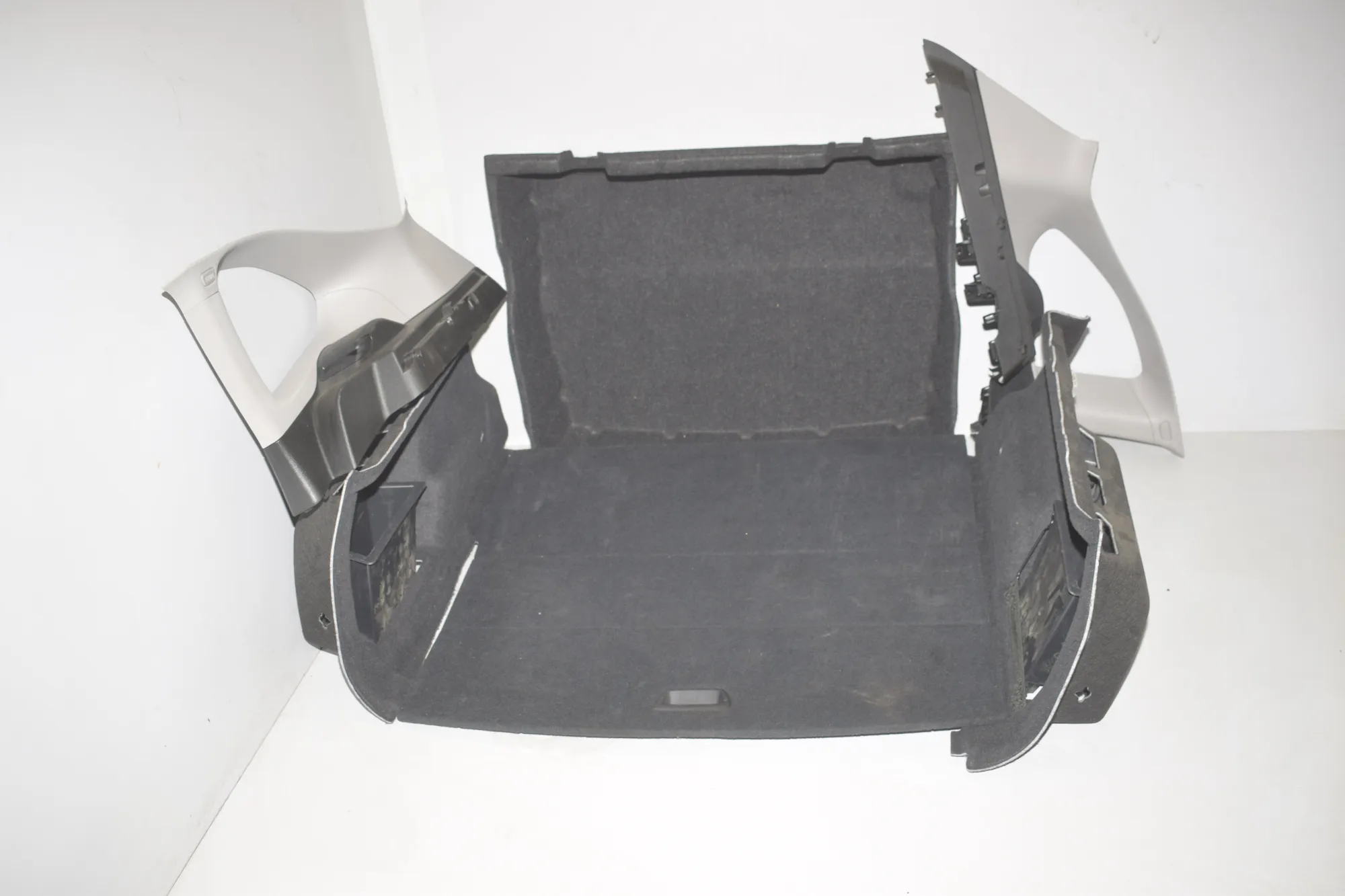 Trunk Trim Kit – OEM 7332819 · BMW X1 (F48) xDrive 18 d 2018 – 2